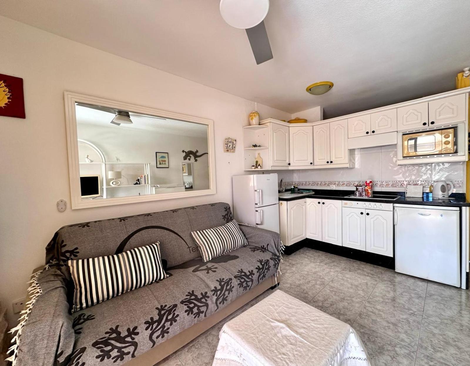 One-Bedroom Apartment photo 2