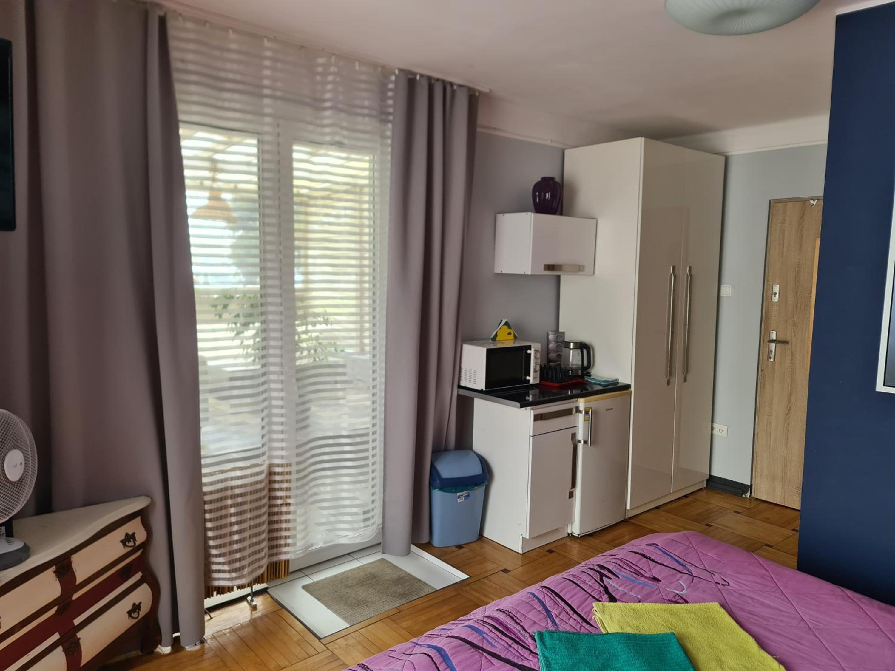 One-Bedroom Loft Apartment with Balcony photo 2