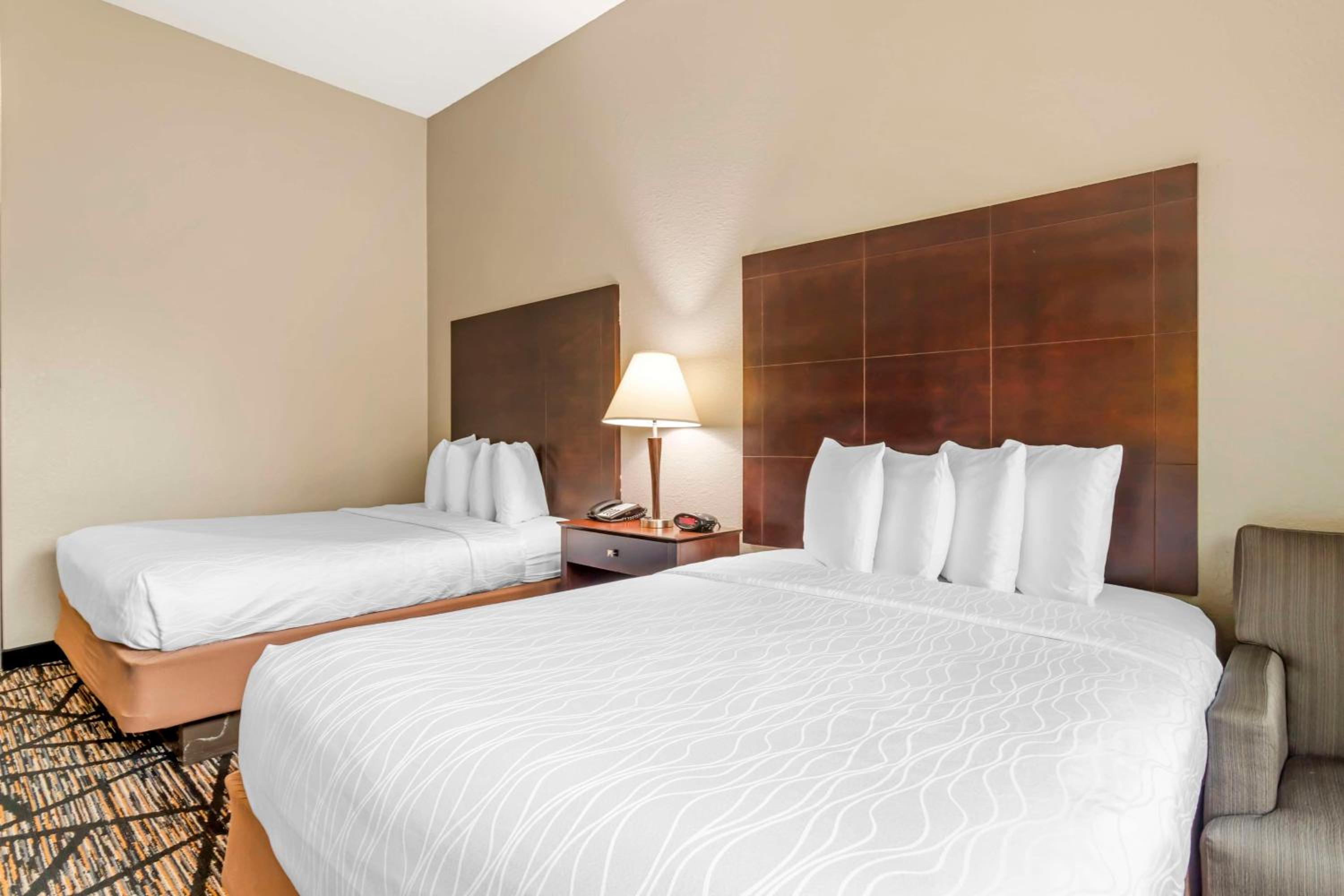 Queen Room with Two Queen Beds - Disability Access/Non-Smoking - Photo 2
