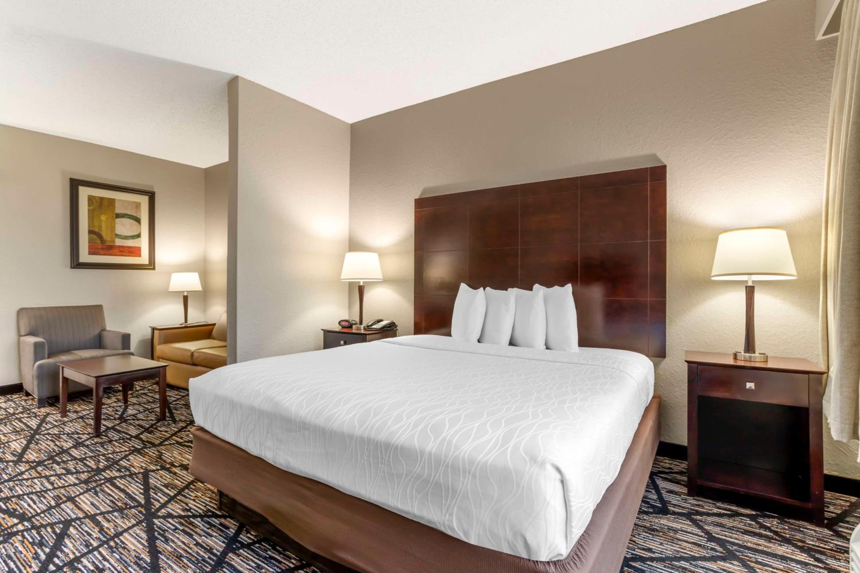 Junior King Suite with Sofa Bed - Mobility and Hearing Access/Non-Smoking - Photo 2