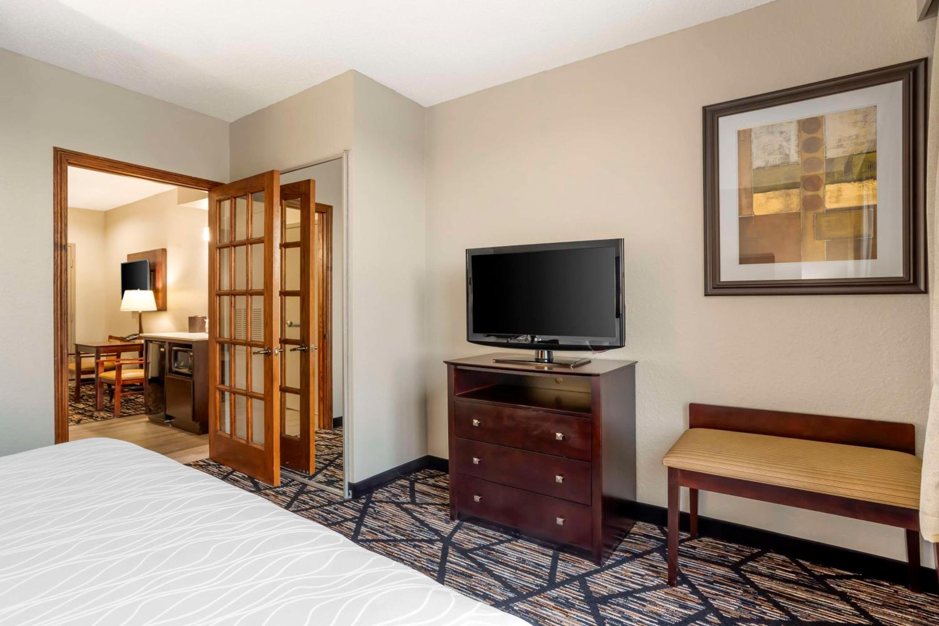 King Suite - Disability Access - Photo 1