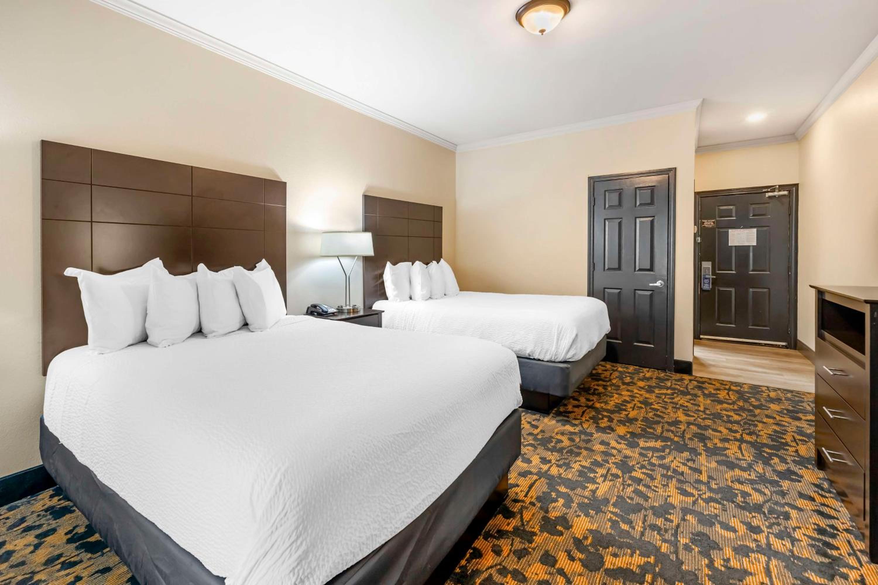 Queen Room with Two Queen Beds - Shower Only - Photo 4