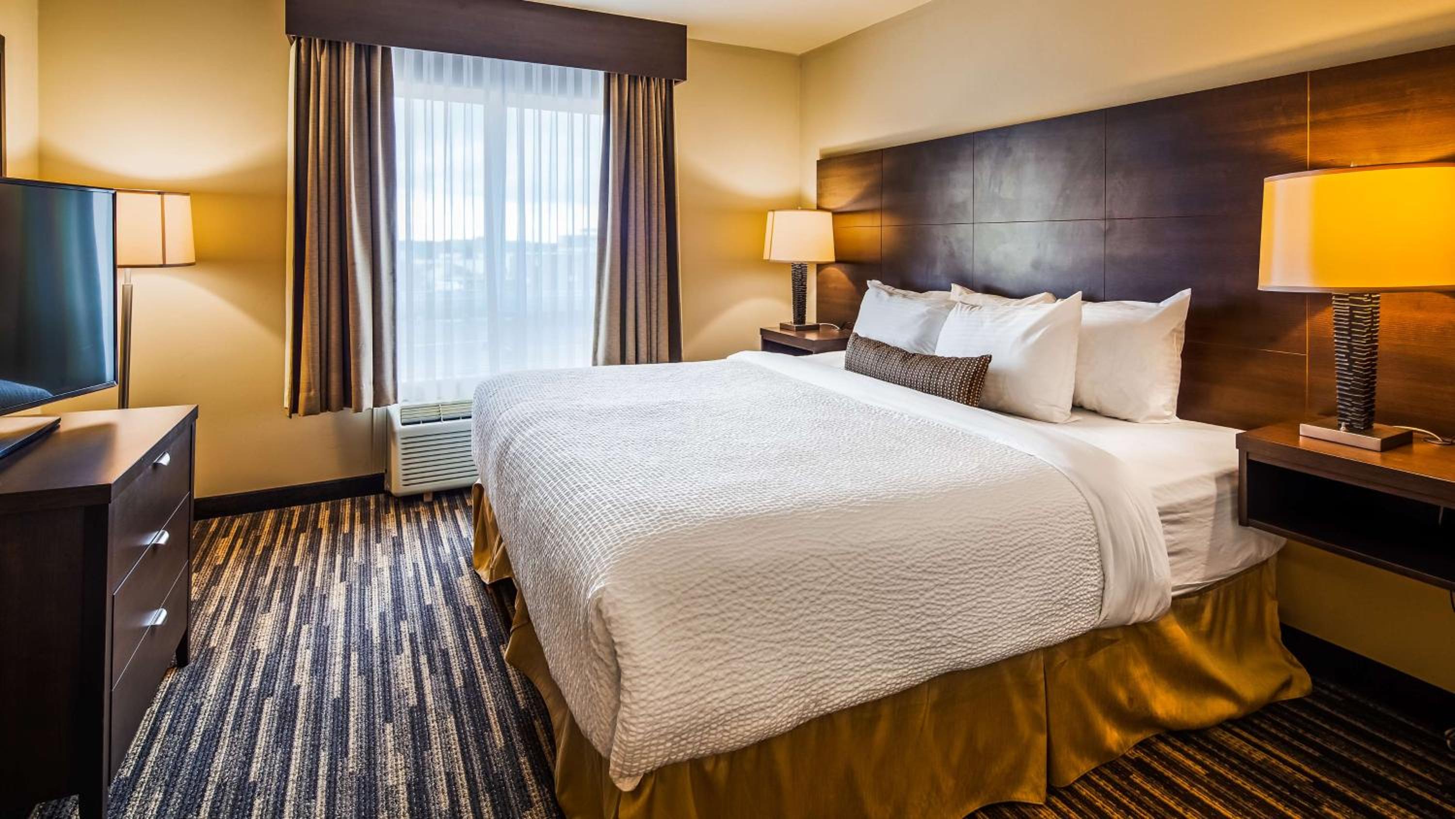 Executive King Room with Sofa Bed - Photo 6