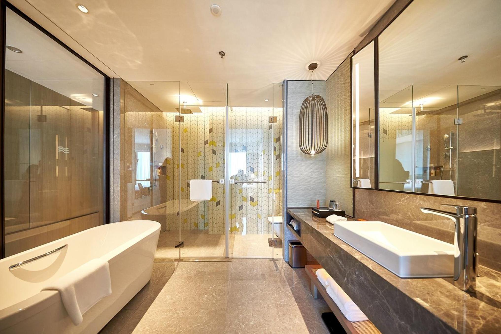 Premium King Room with Sofa Bed - Photo 6