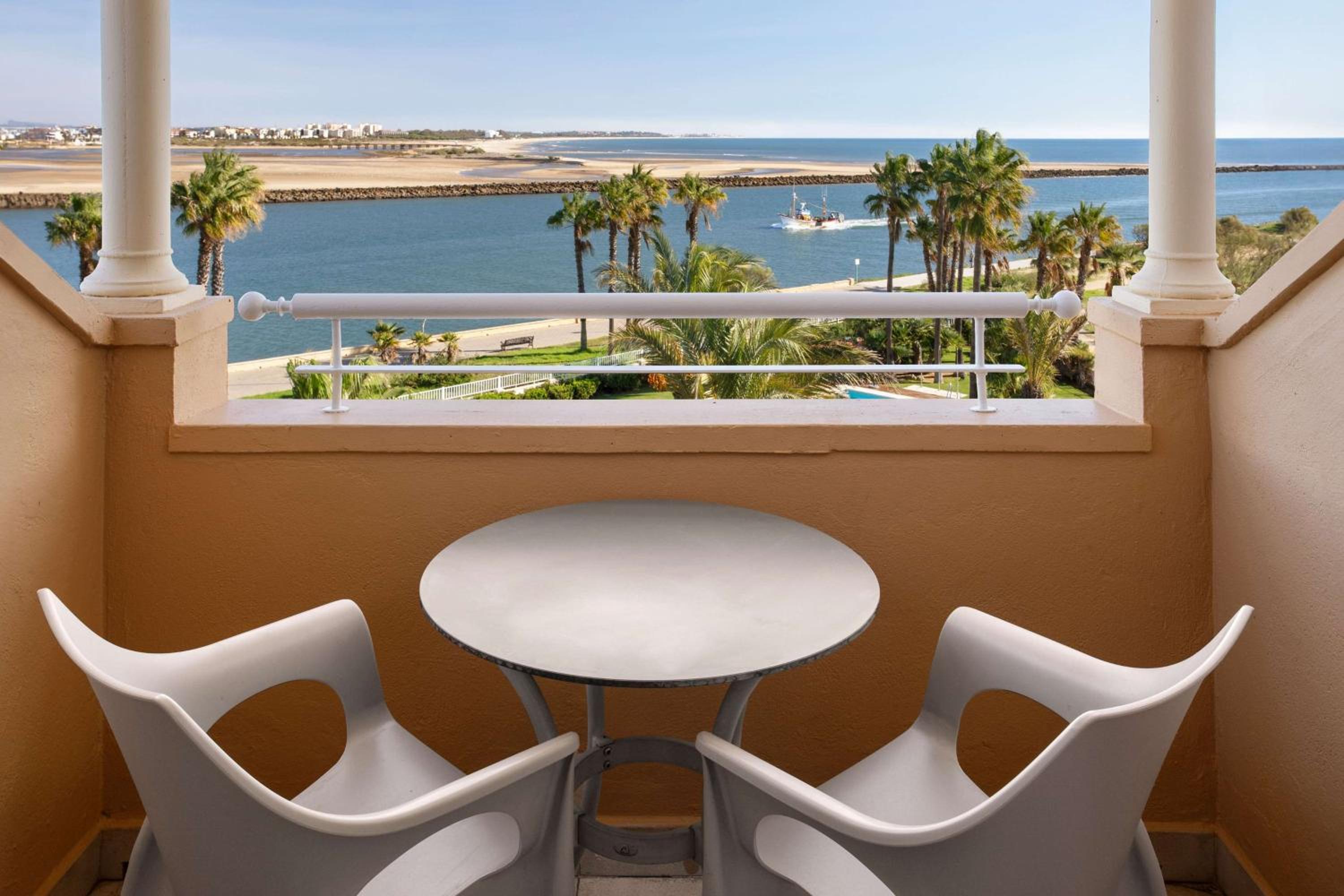 The Level Premium Room with Sea View - Photo 4