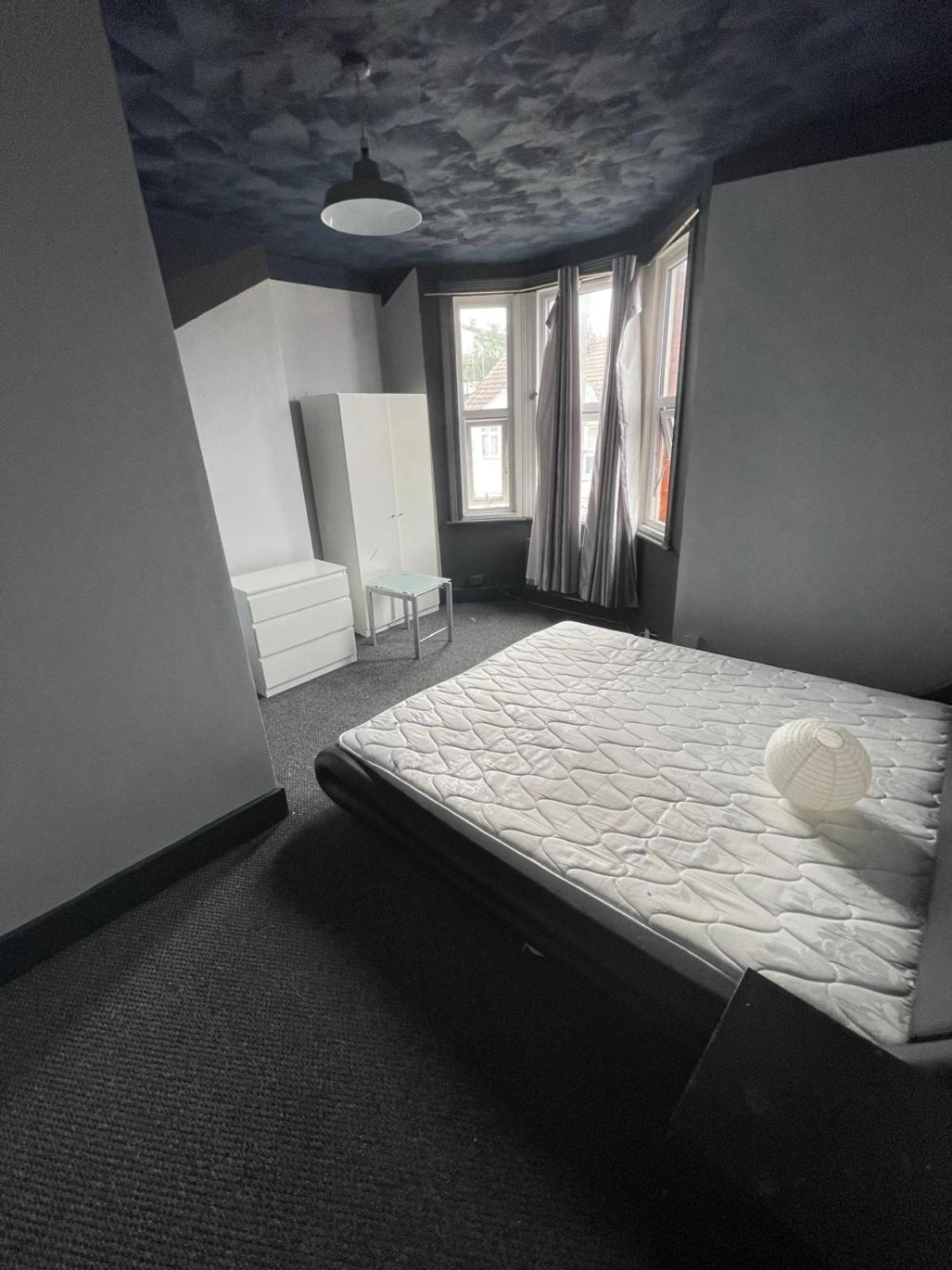Apartment photo 2