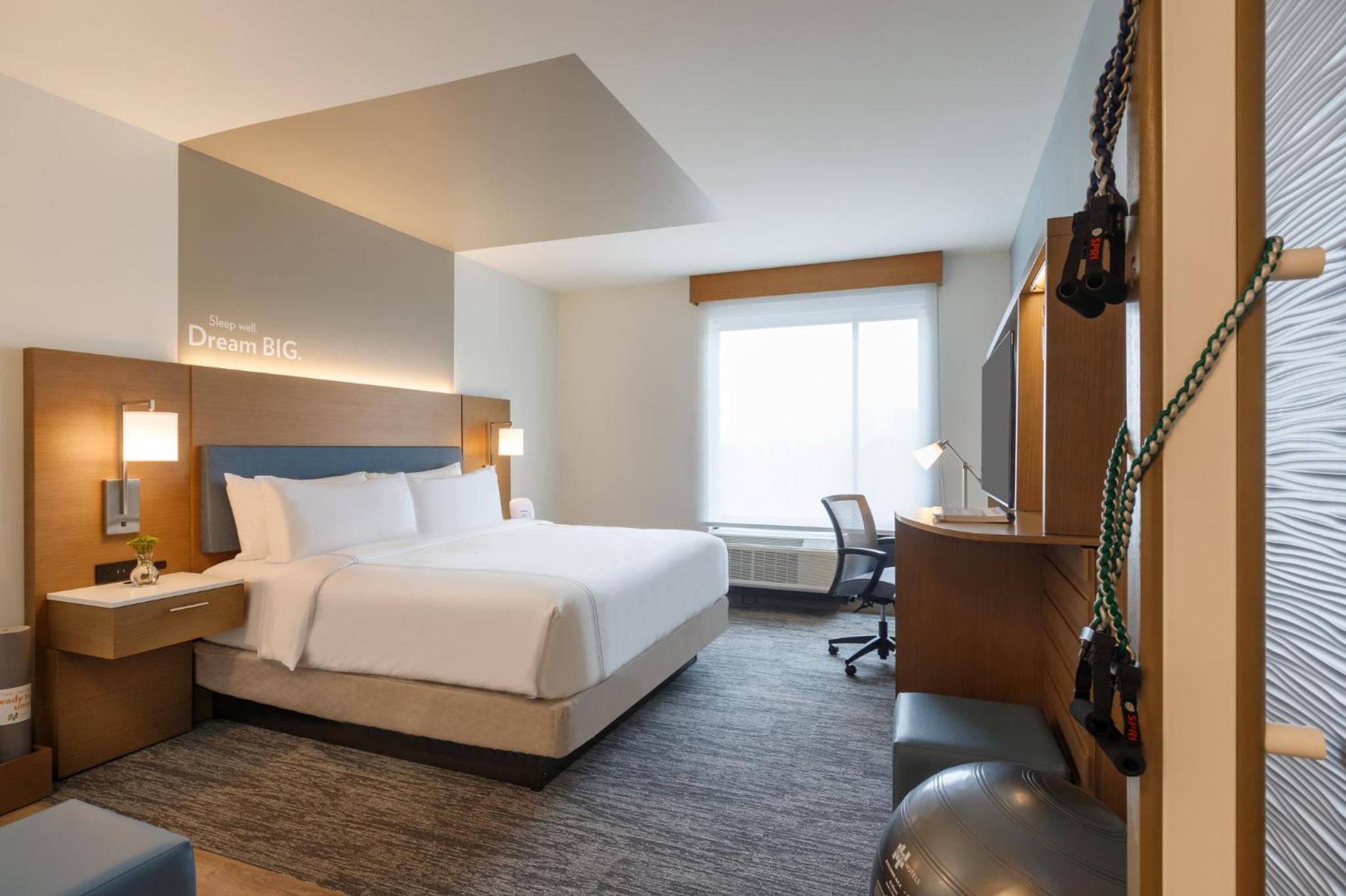 Standard King Room - Photo 8