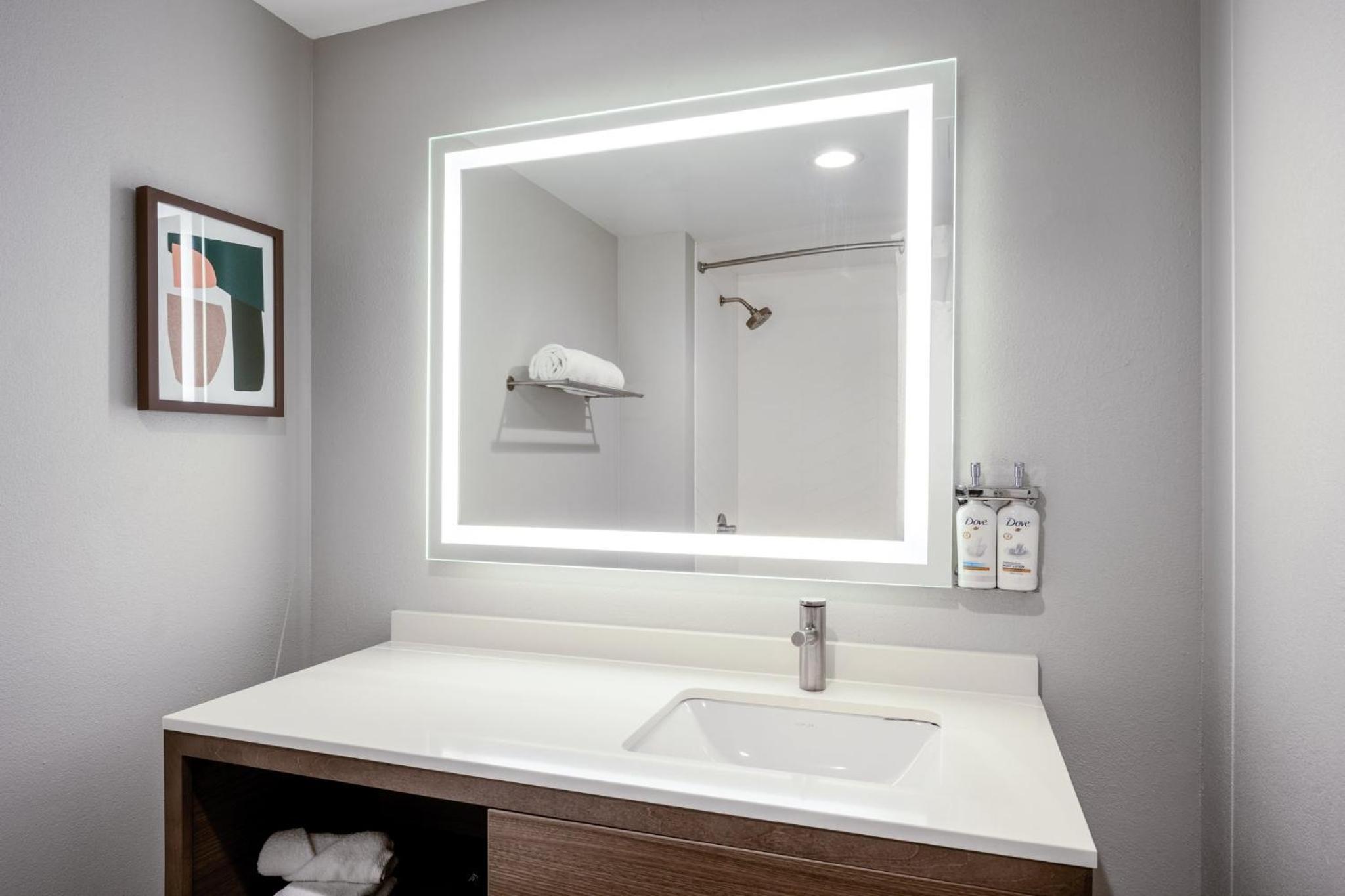Standard King Room - Photo 4