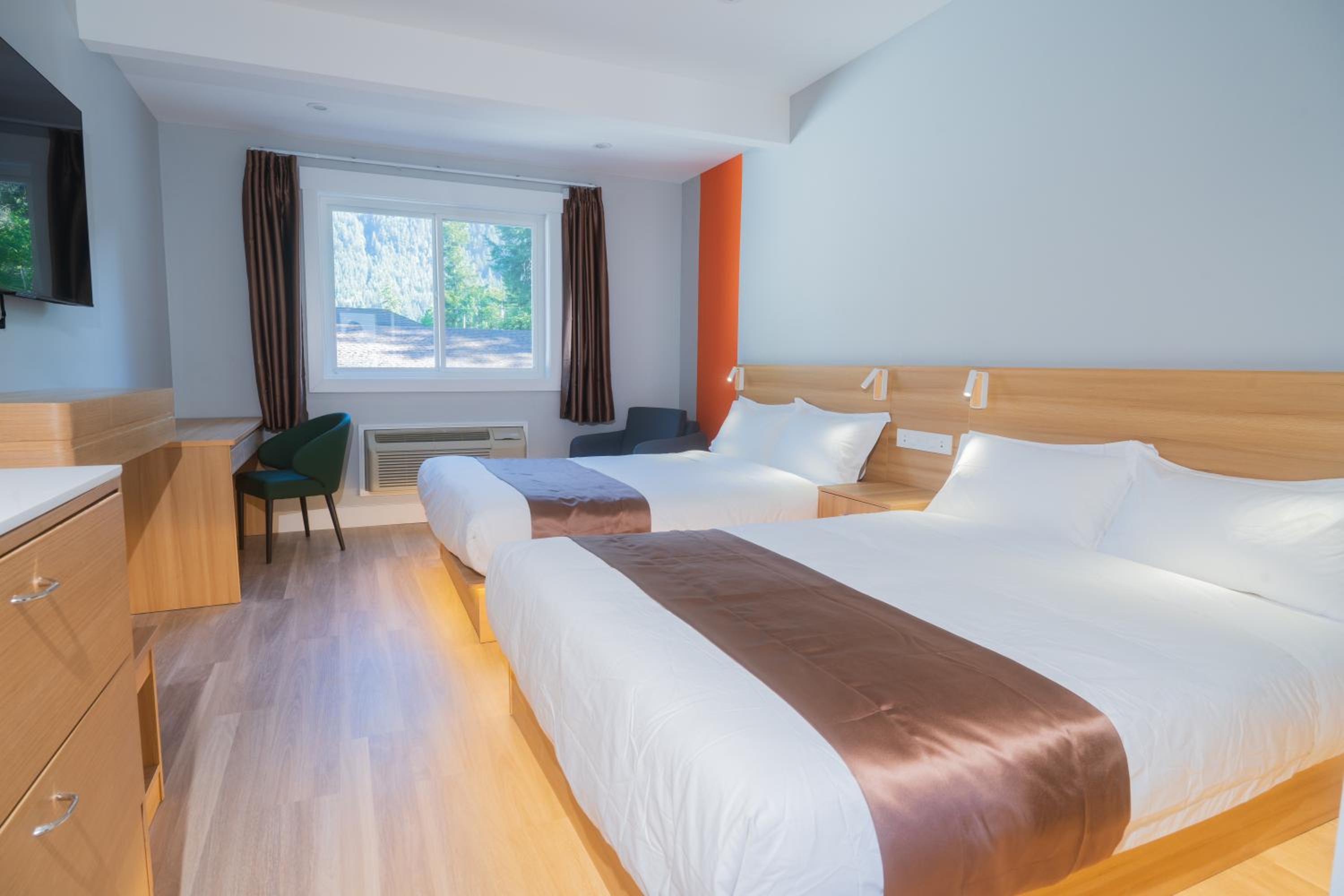 Deluxe Queen Room with Two Queen Beds photo 1