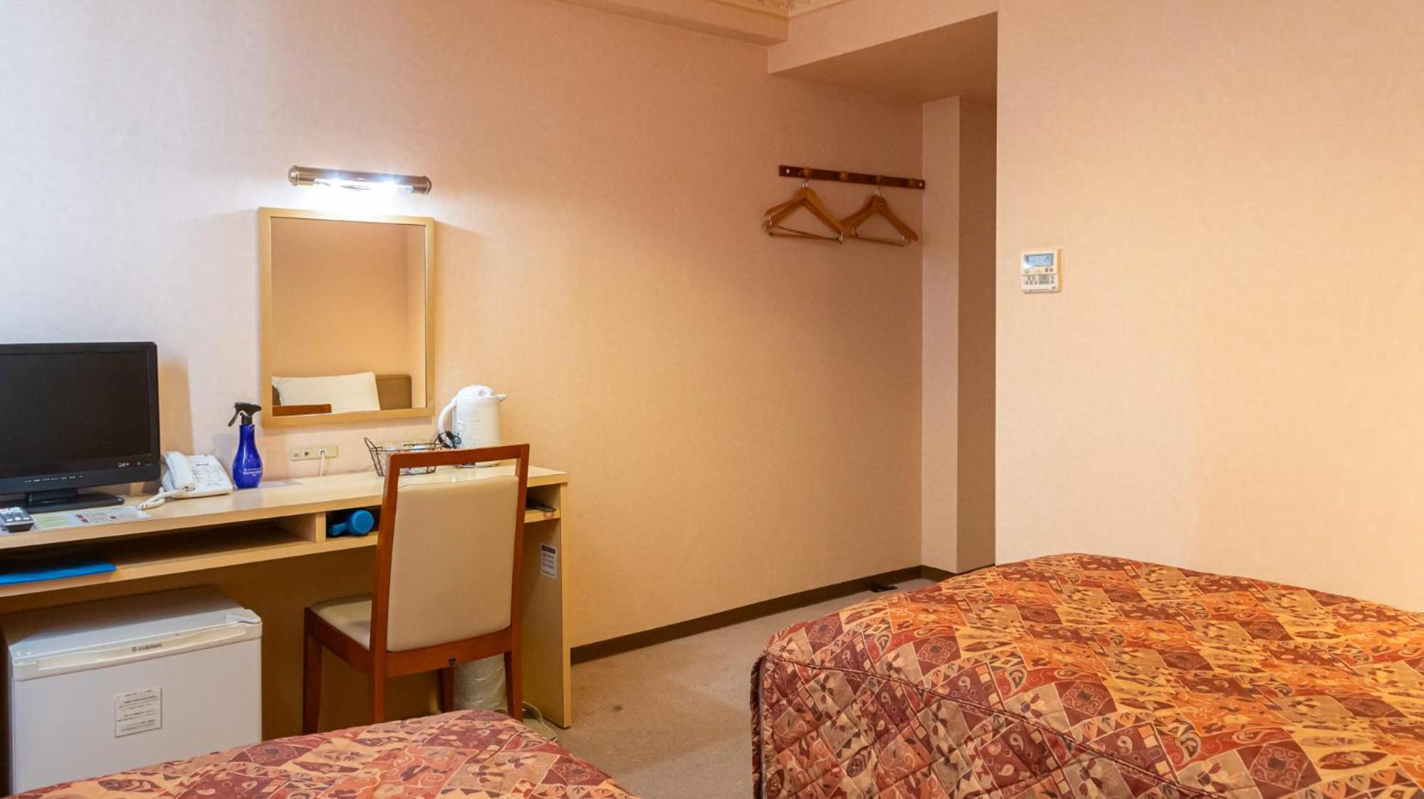 Standard Twin Room - Photo 3