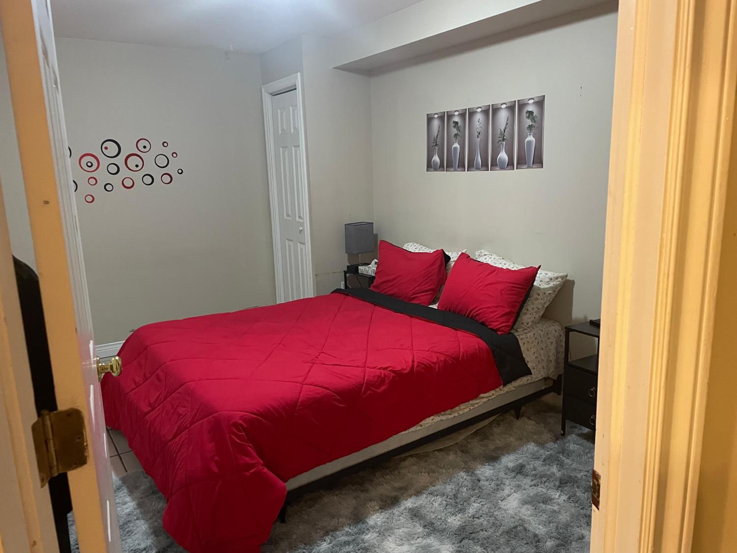 One-Bedroom Apartment photo 1