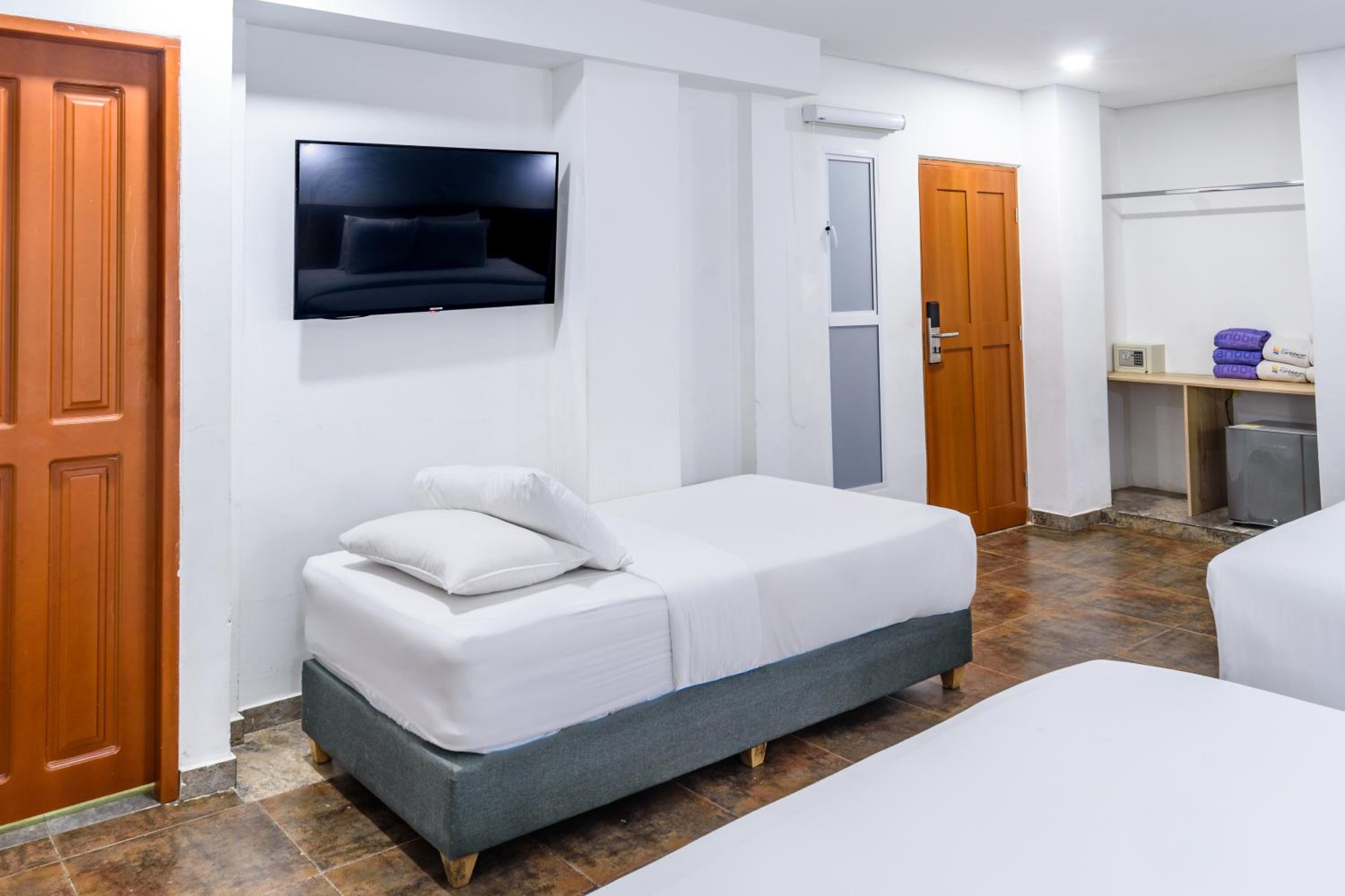 Standard Family Room - Photo 3