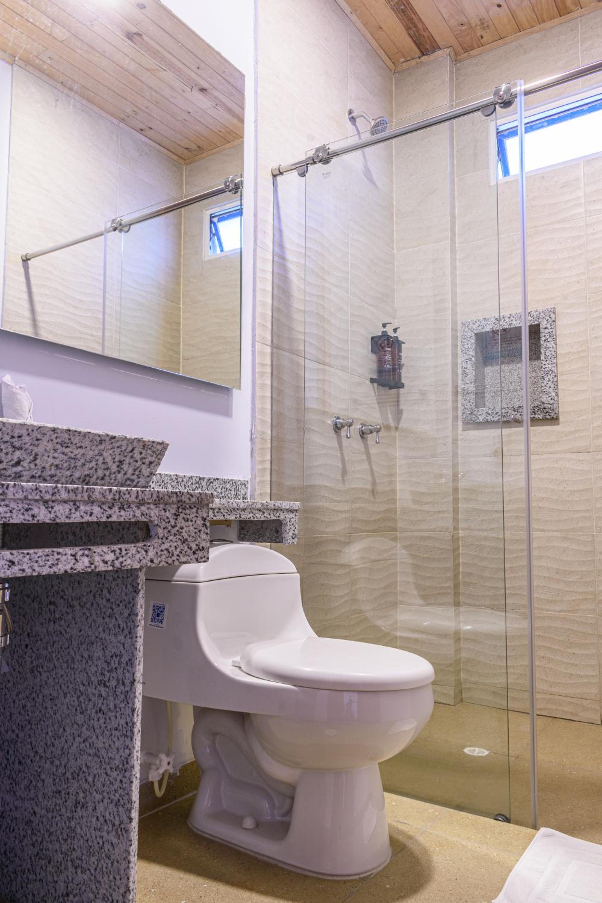 Triple Room with Balcony - Photo 13