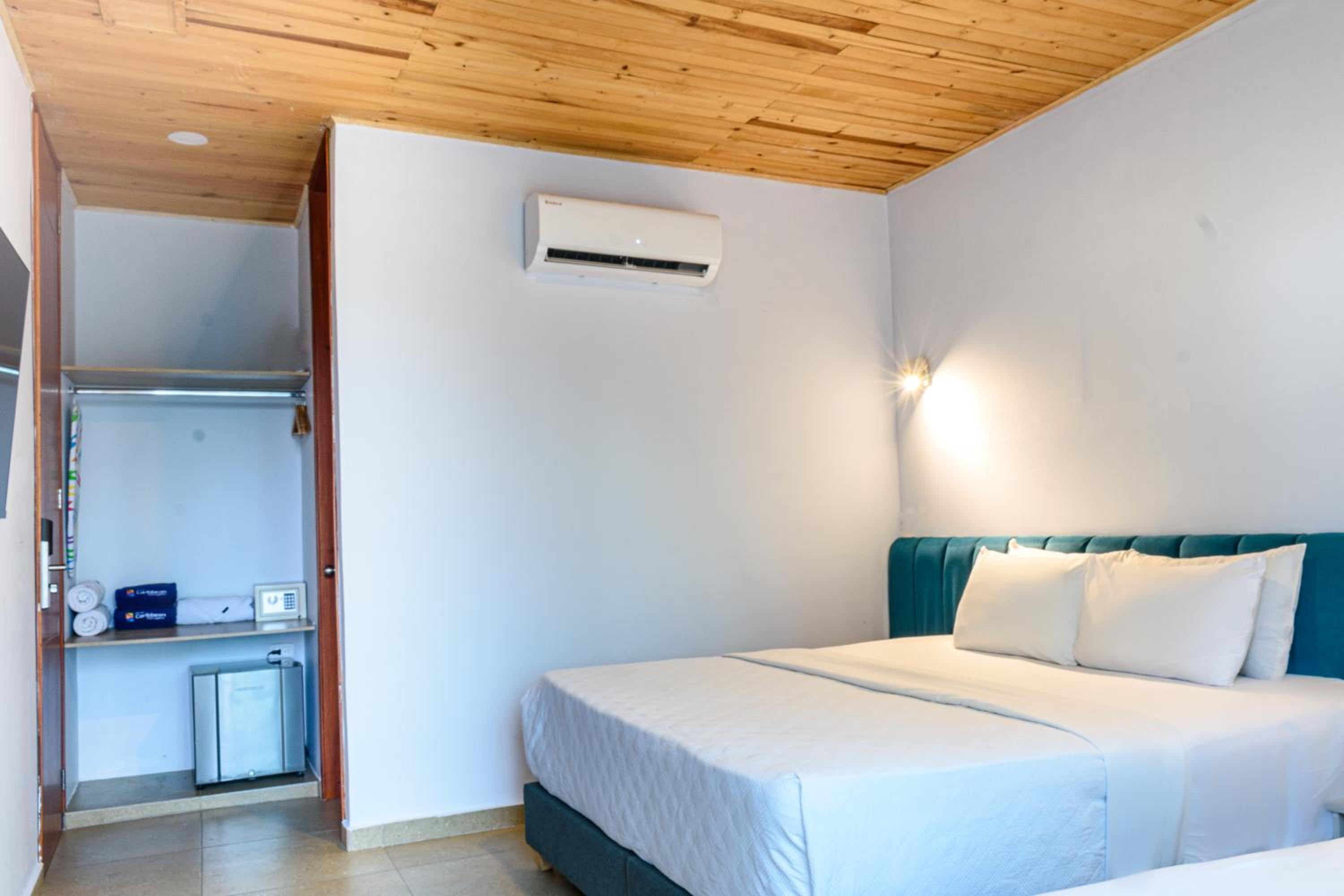 Triple Room with Balcony - Photo 15