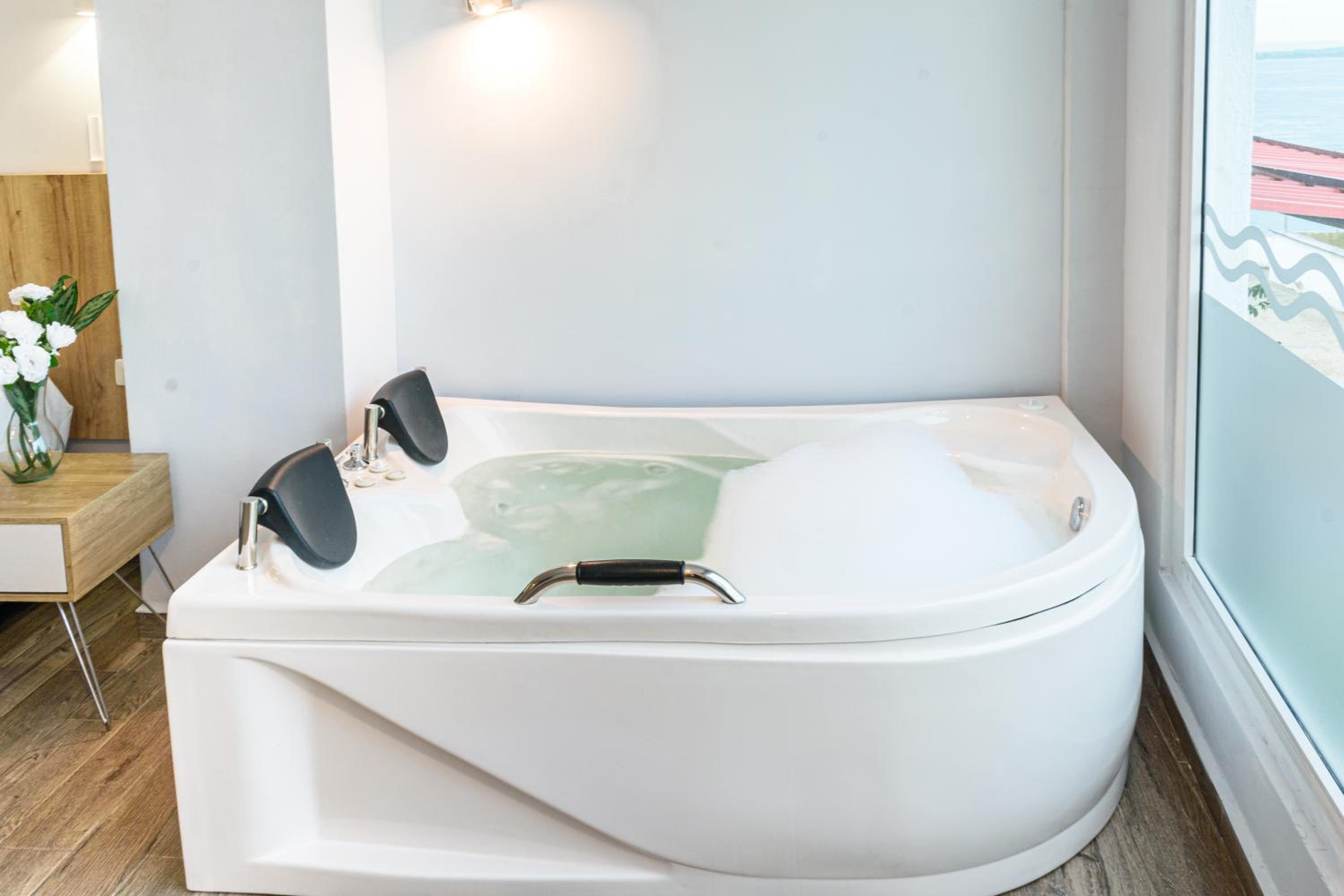 Double Room with Spa Bath - Photo 16