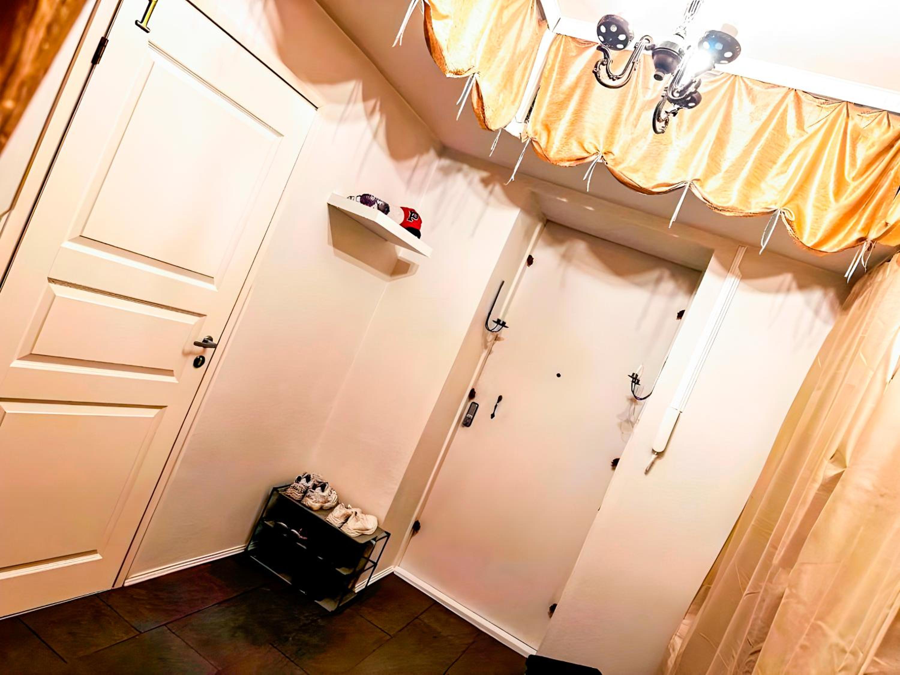 Single Room with Shared Bathroom photo 2