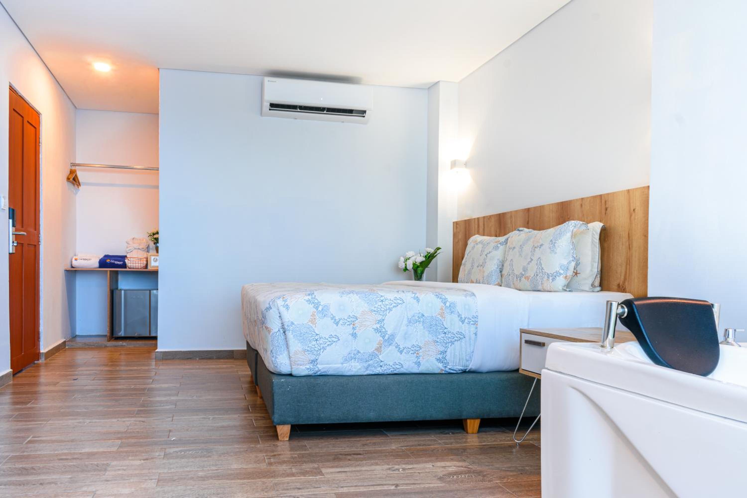 Double Room with Spa Bath - Photo 9