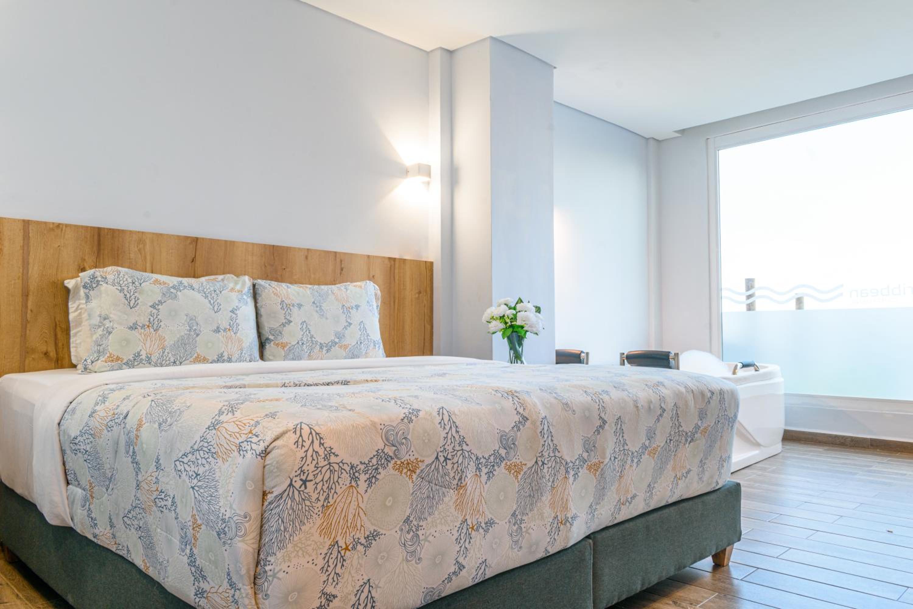 Double Room with Spa Bath - Photo 11