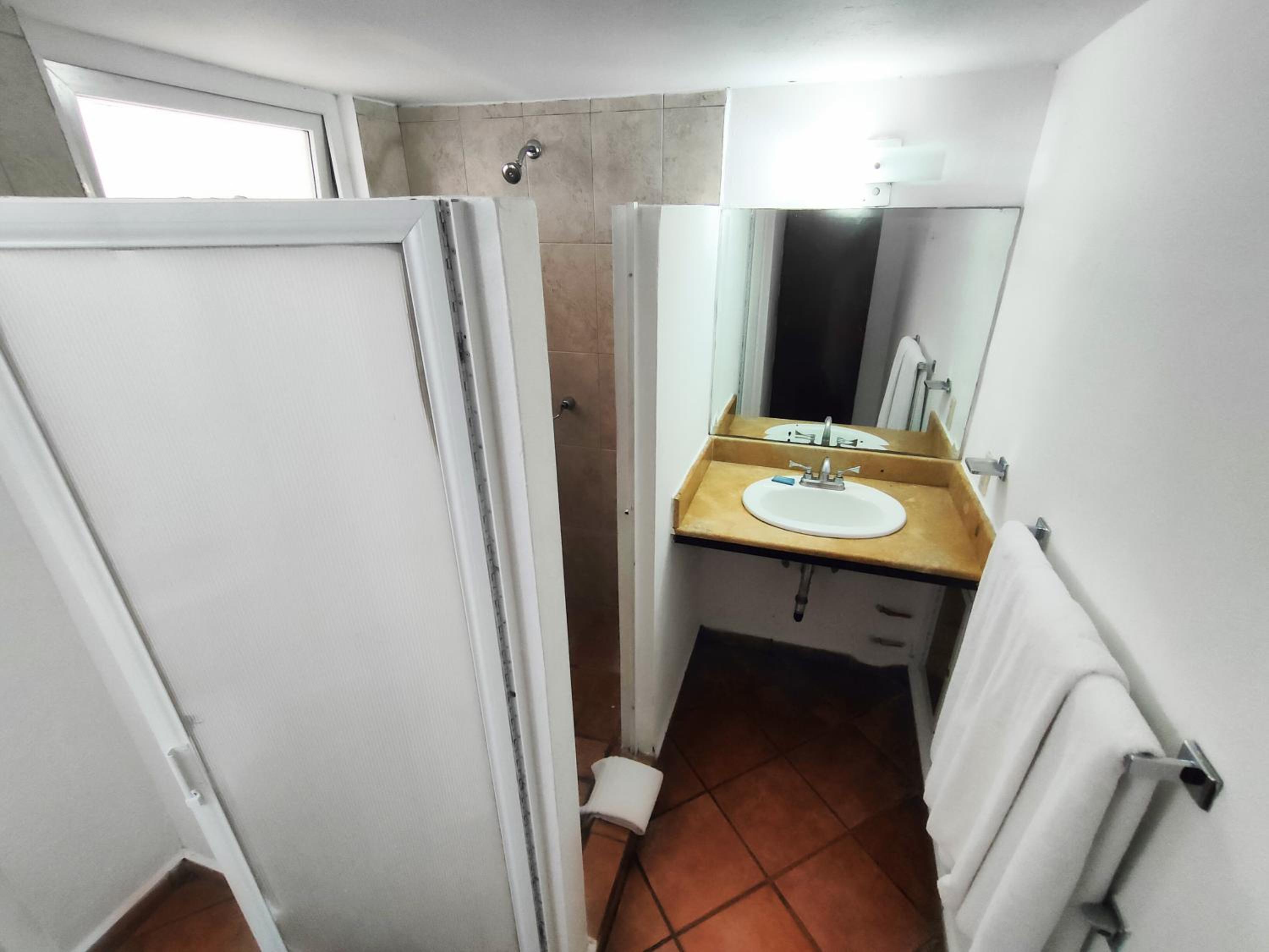 Twin Room - Photo 3