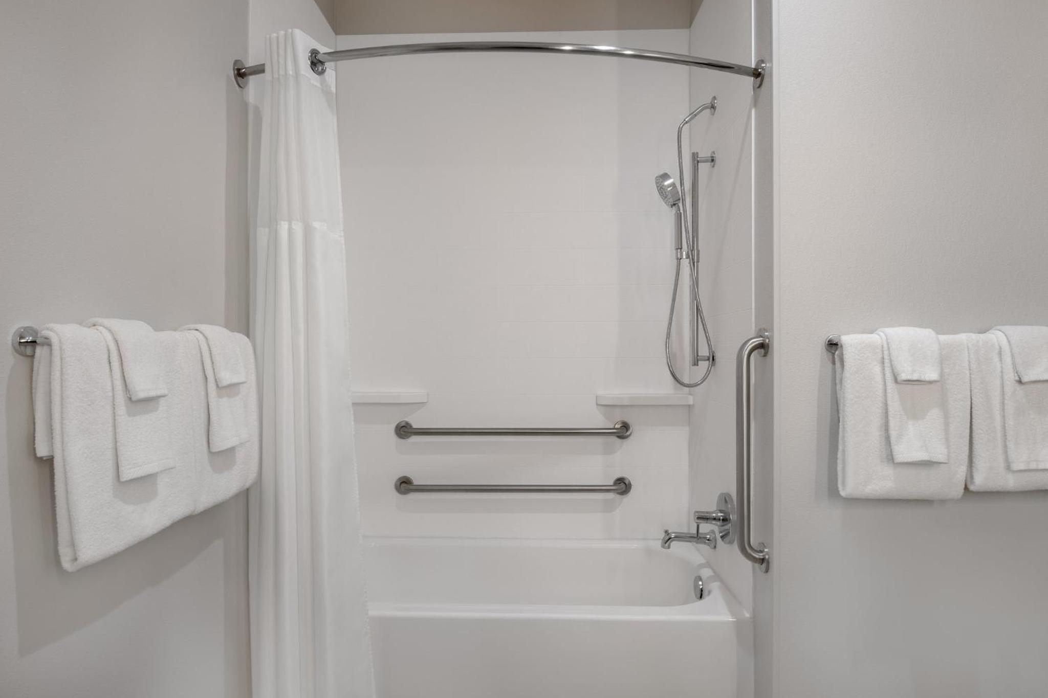 Suite with Two Queen Beds and Mobility Accessible Tub - Non-Smoking - Photo 11