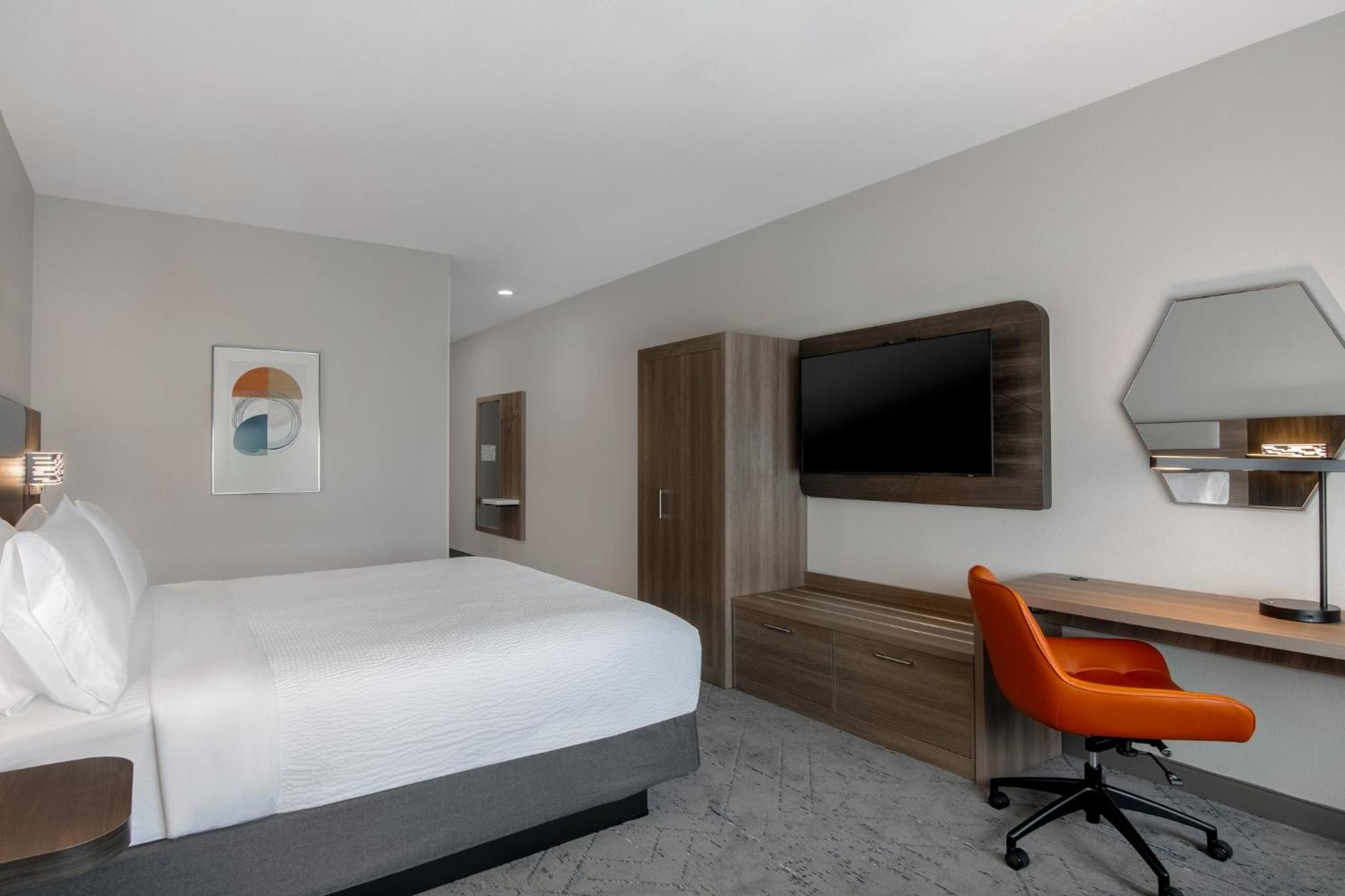 Standard King Room with Accessible Tub - Mobility Access - Photo 3