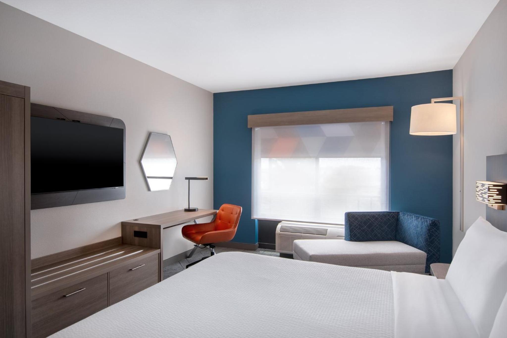 Standard King Room with Accessible Tub - Mobility Access - Photo 7