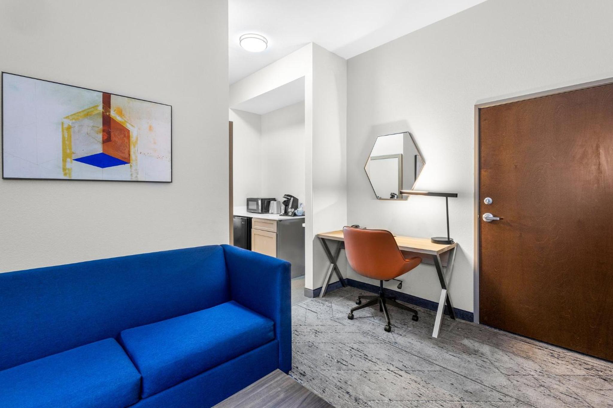 One-Bedroom King Suite - Photo 2