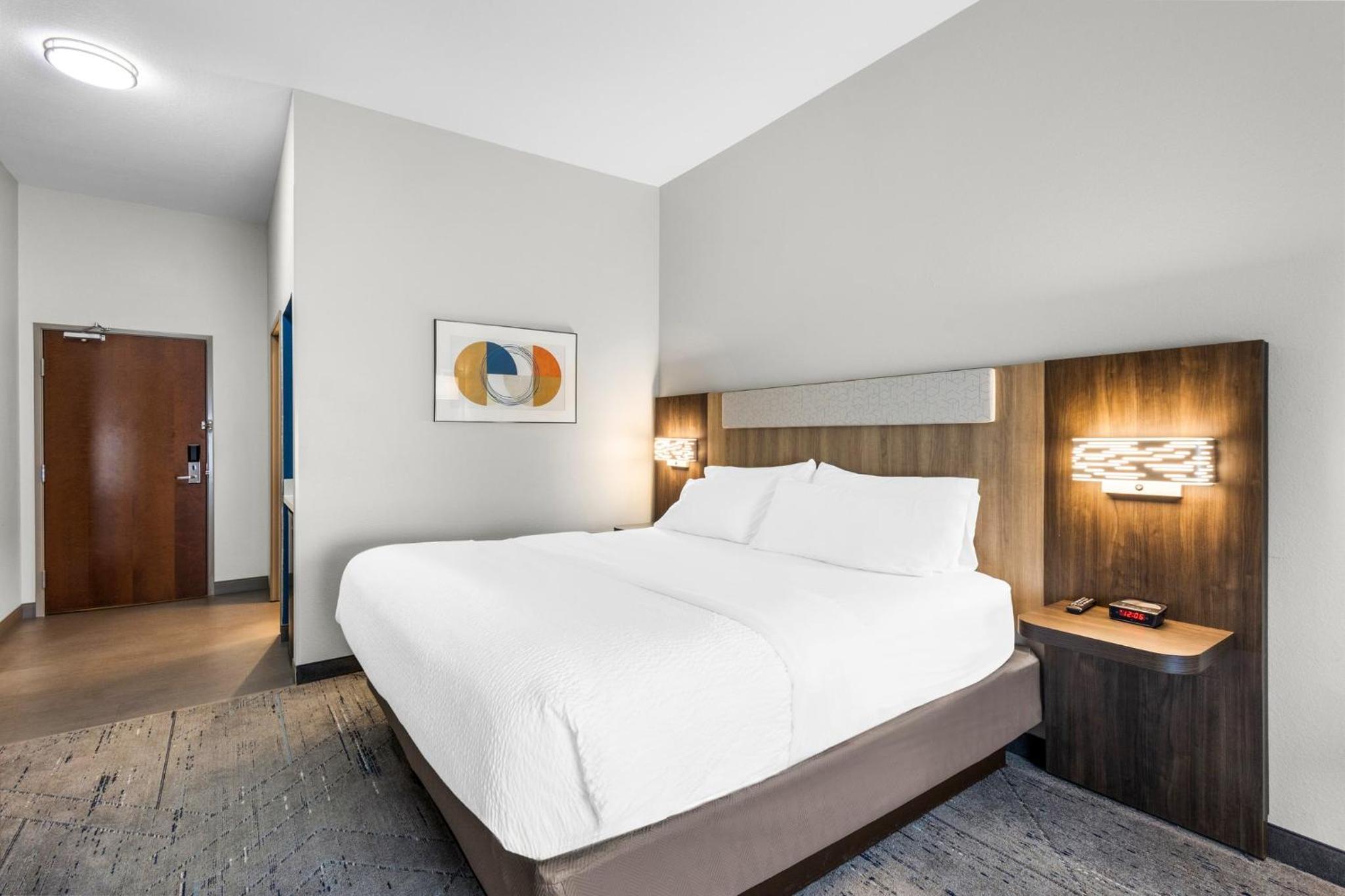 Standard King Room - Photo 3