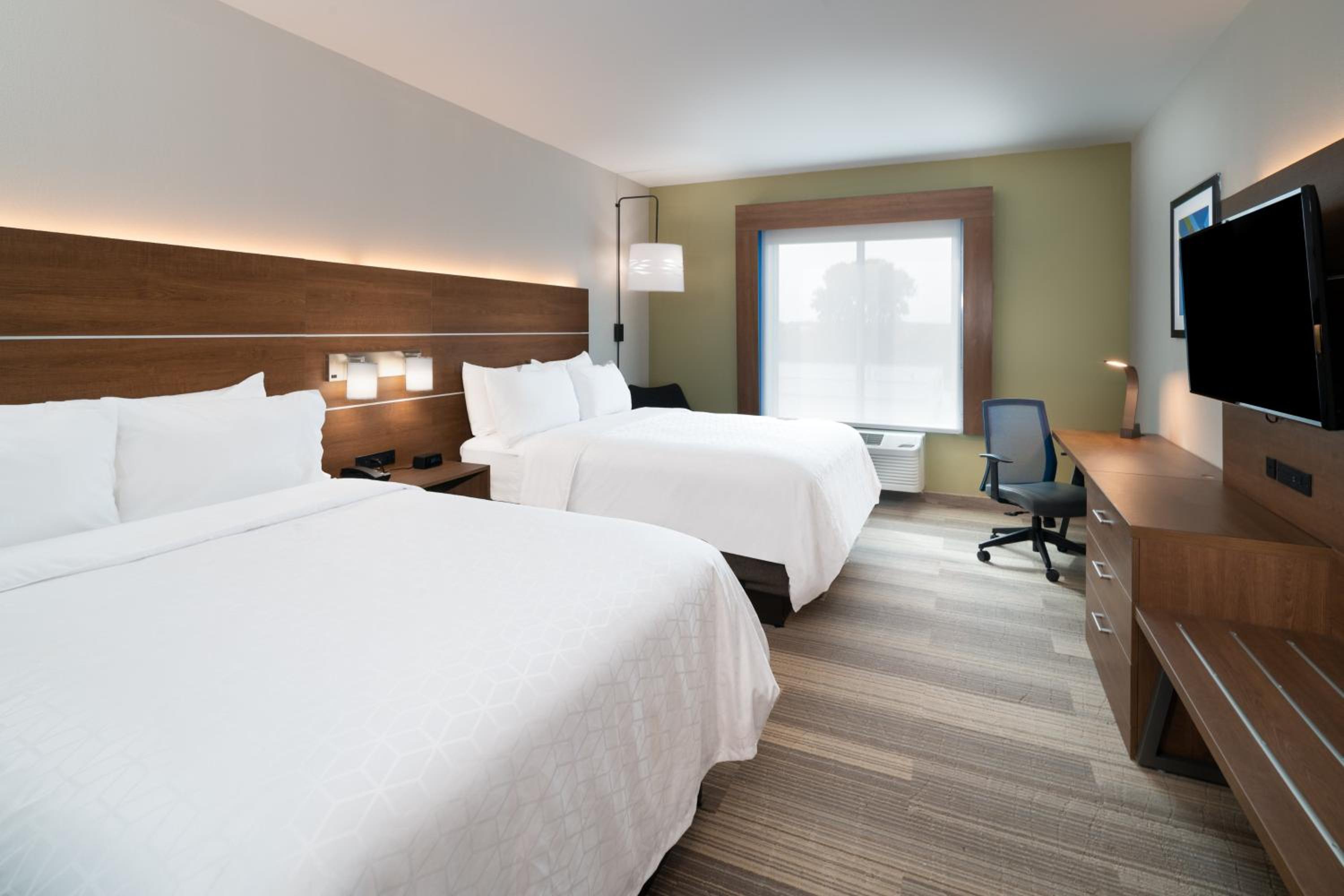 Standard Room with Two Queen Beds - Photo 1