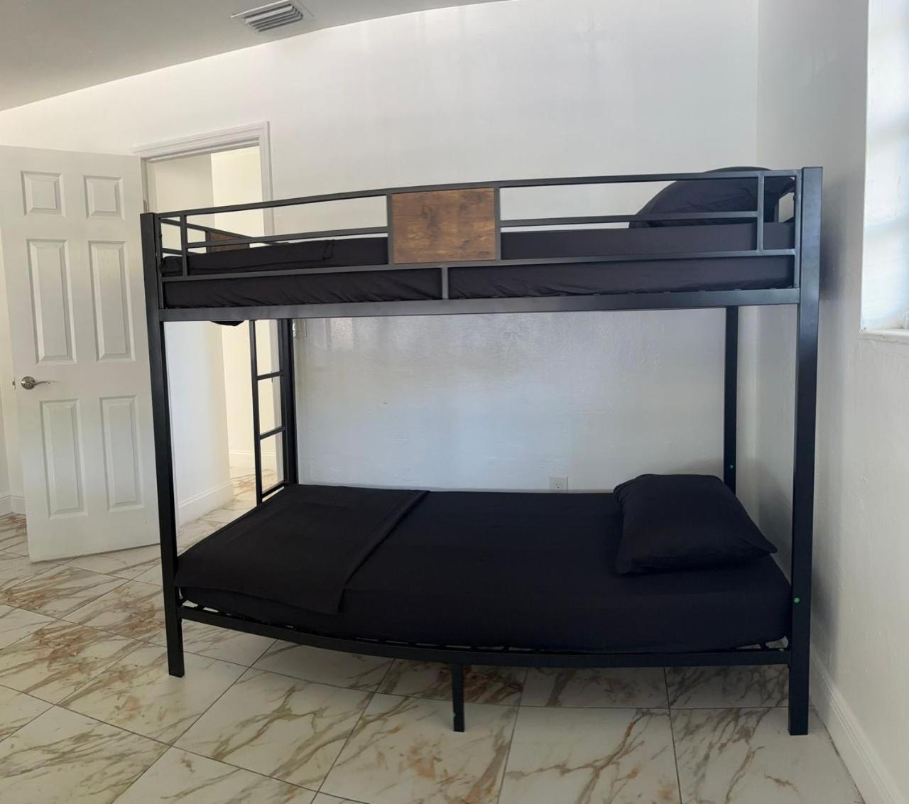 Female Dormitory Room photo 2