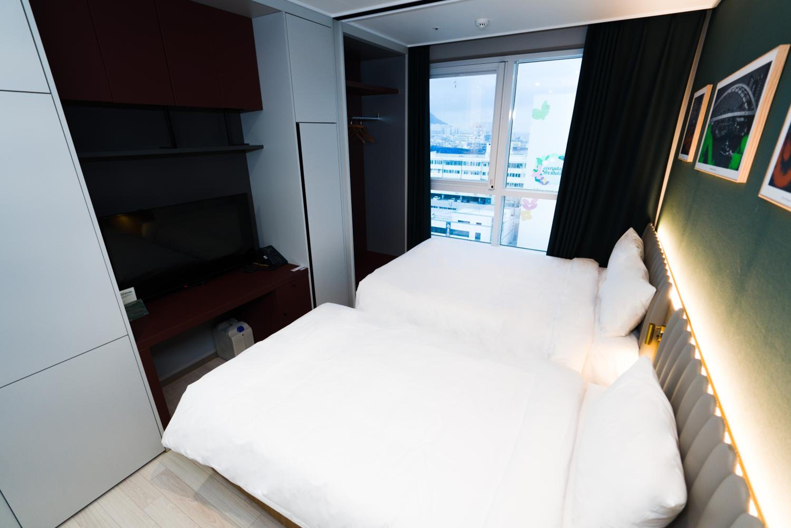 Deluxe Twin Room - Photo 11