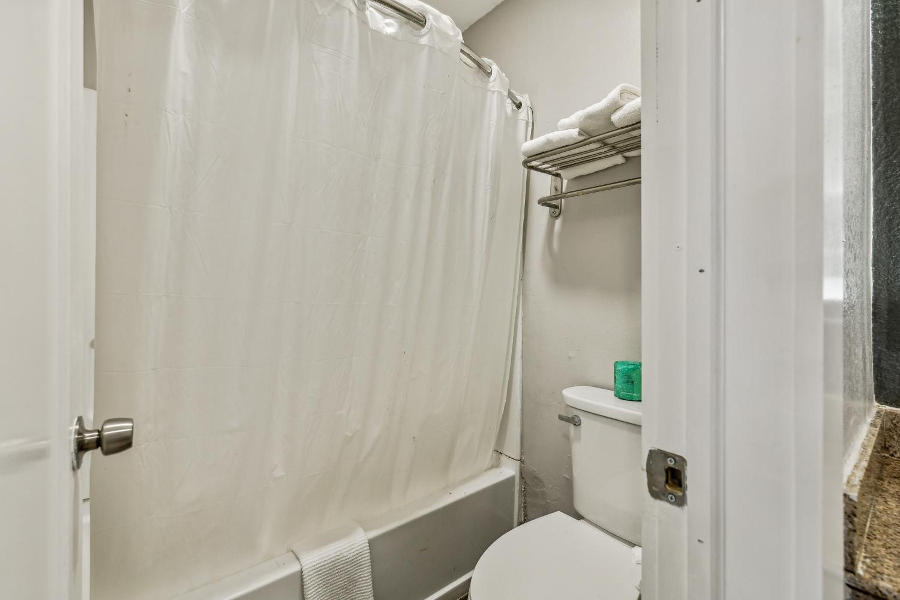King Room - Non-Smoking - Photo 5