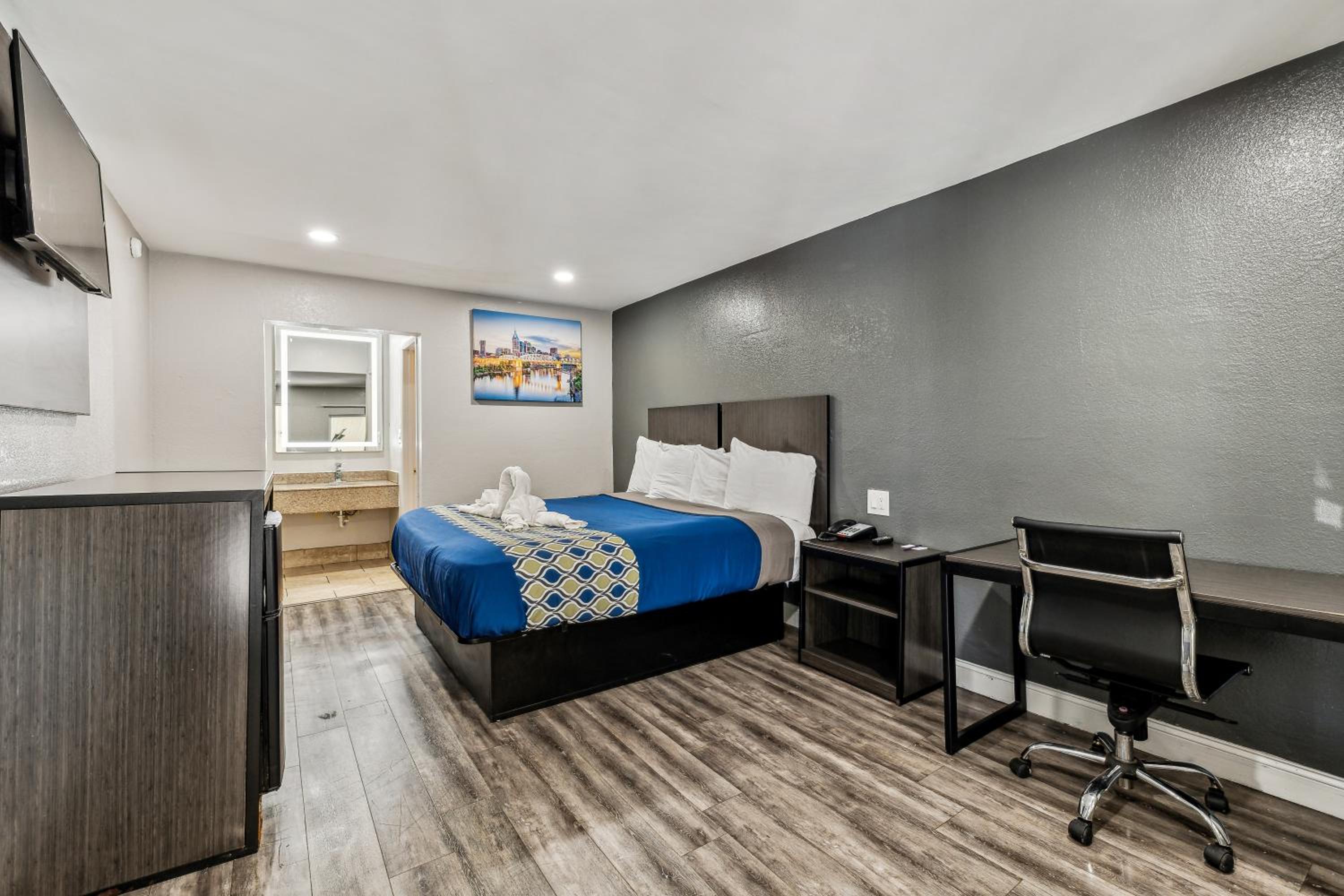 King Room - Non-Smoking - Photo 1