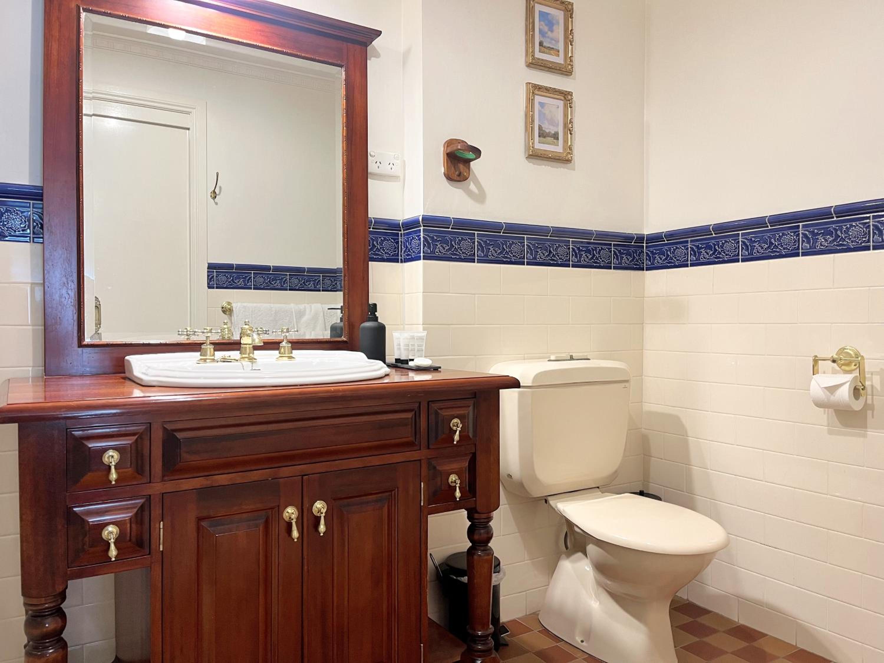 King Suite - Photo 7