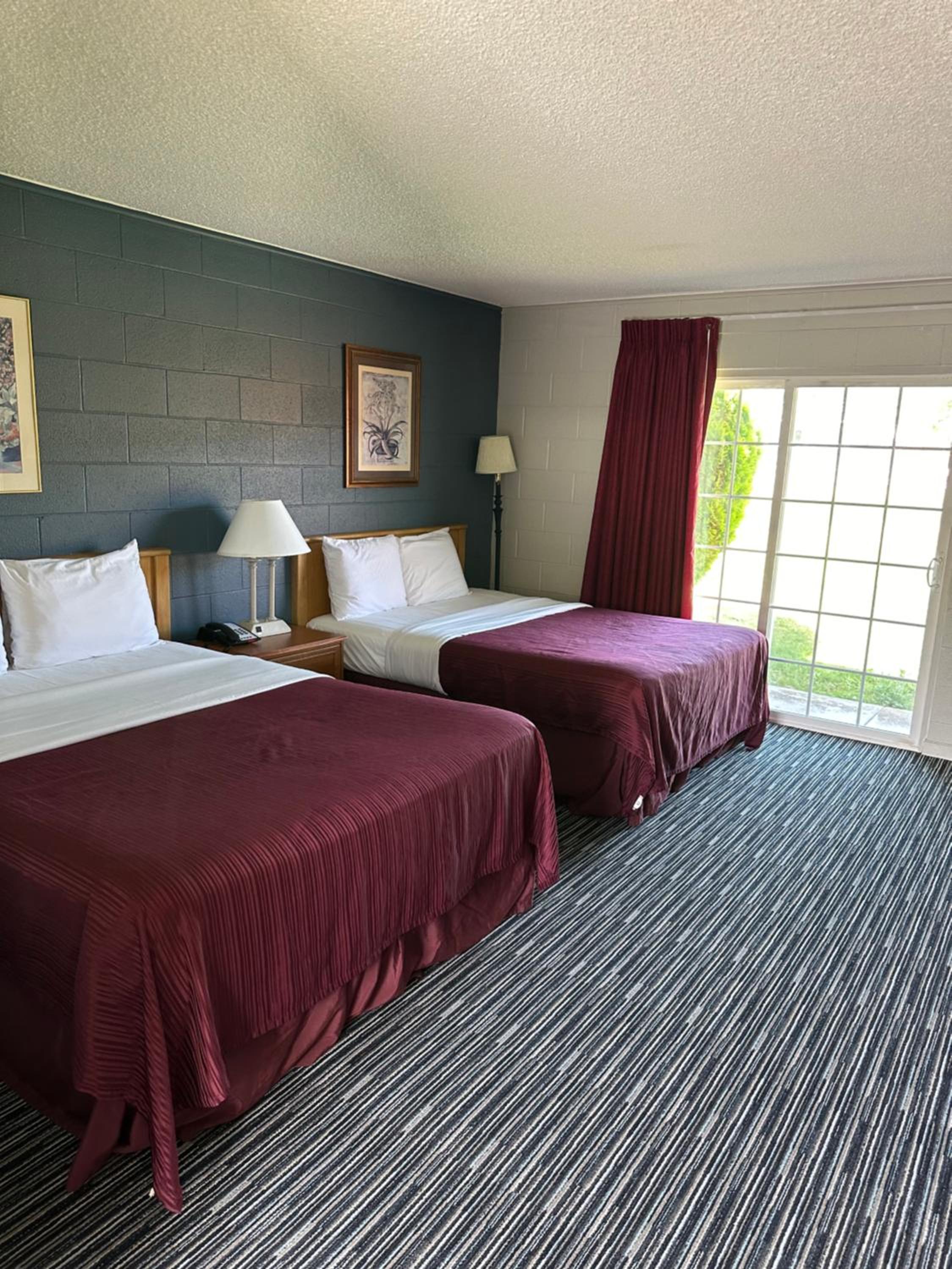Queen Room with Two Queen Beds photo 1