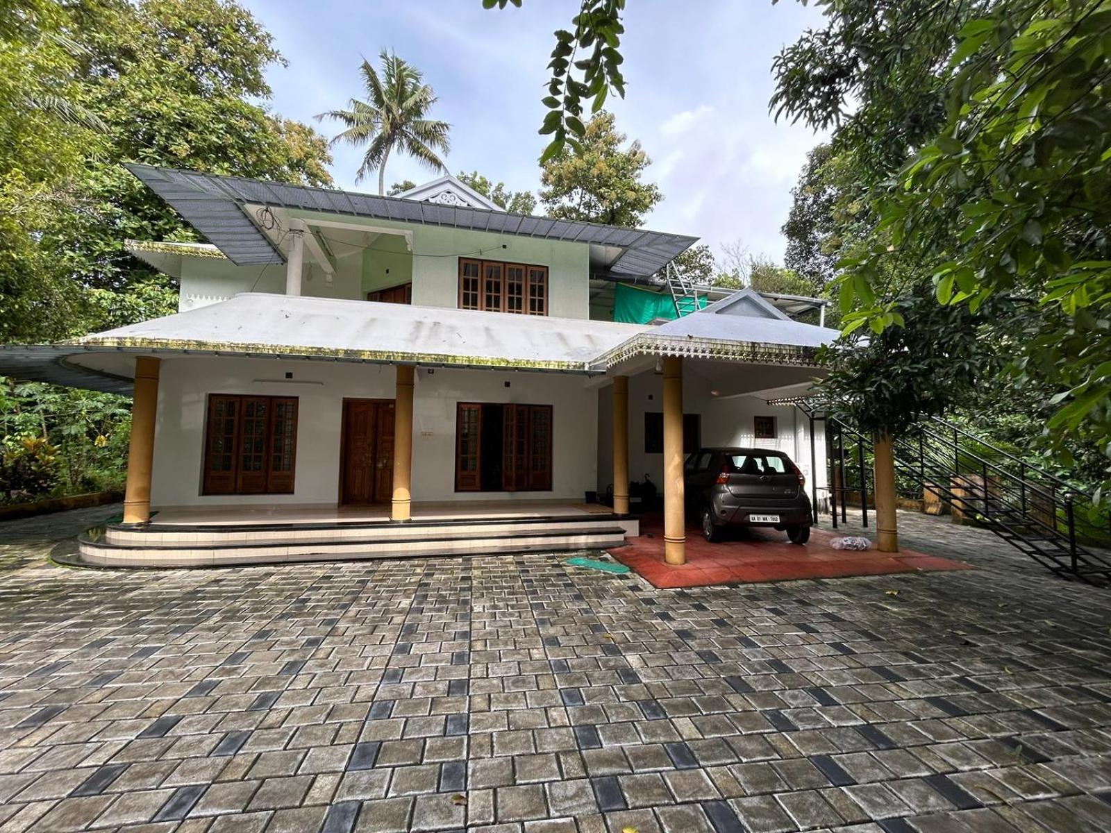 Double Room with Balcony (2 Adults + 1 Child) photo 3