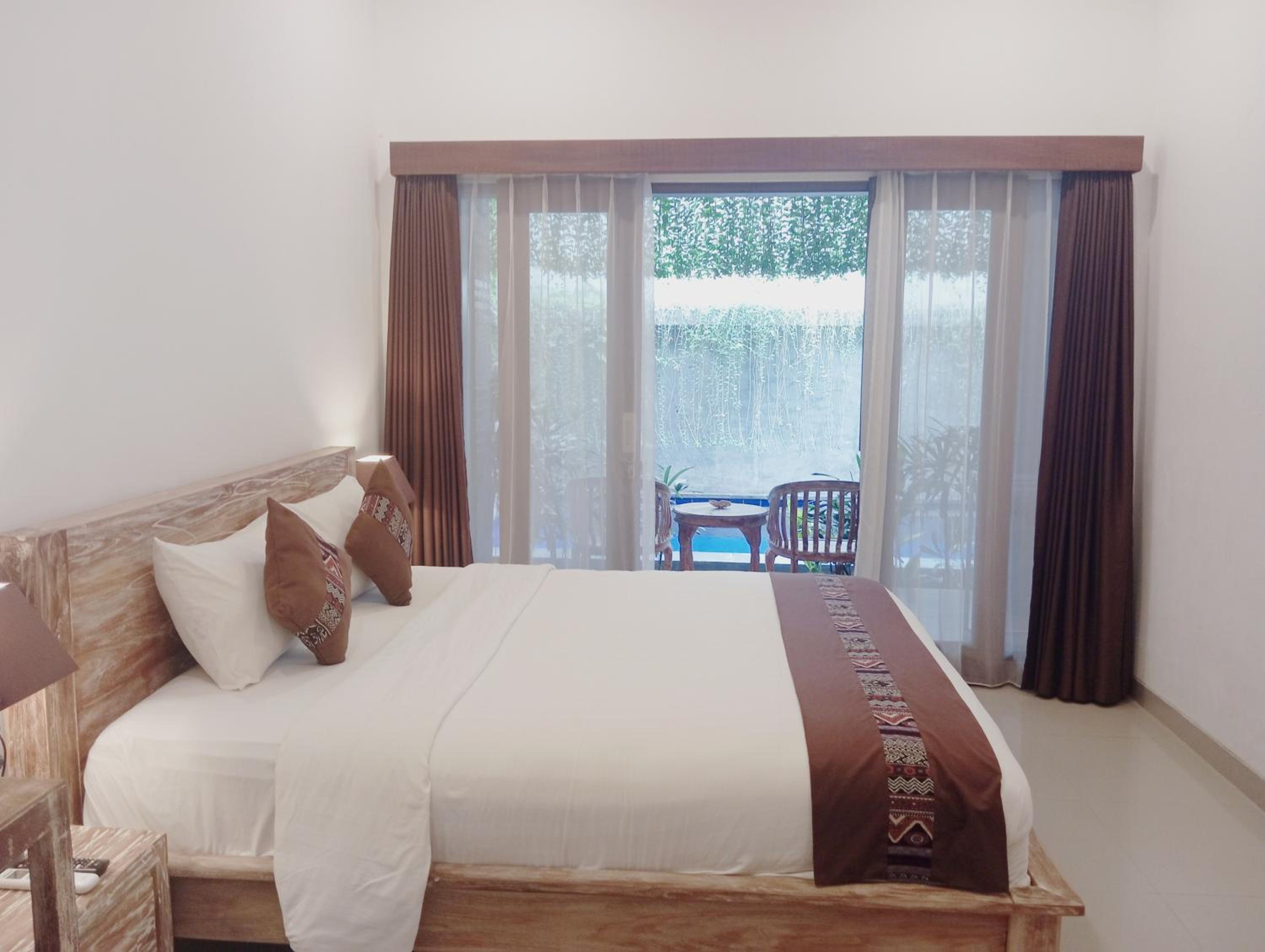 Double Room With Pool View photo 2