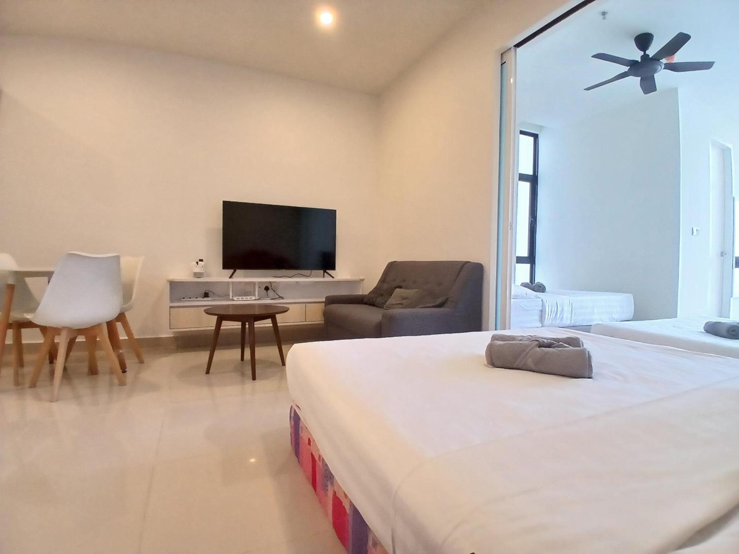 Family Room with Sea View - Photo 4