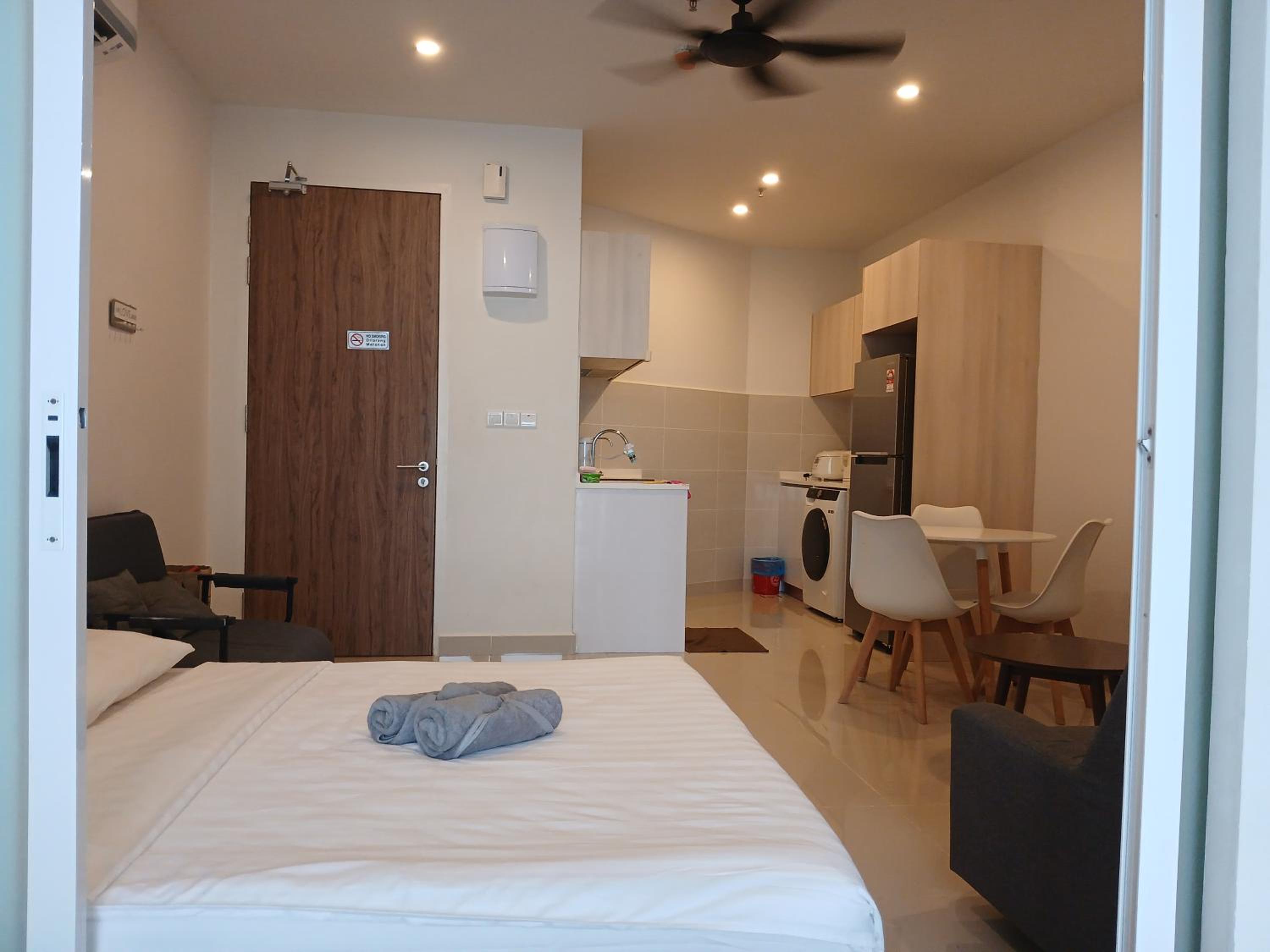 Family Room with Sea View - Photo 7