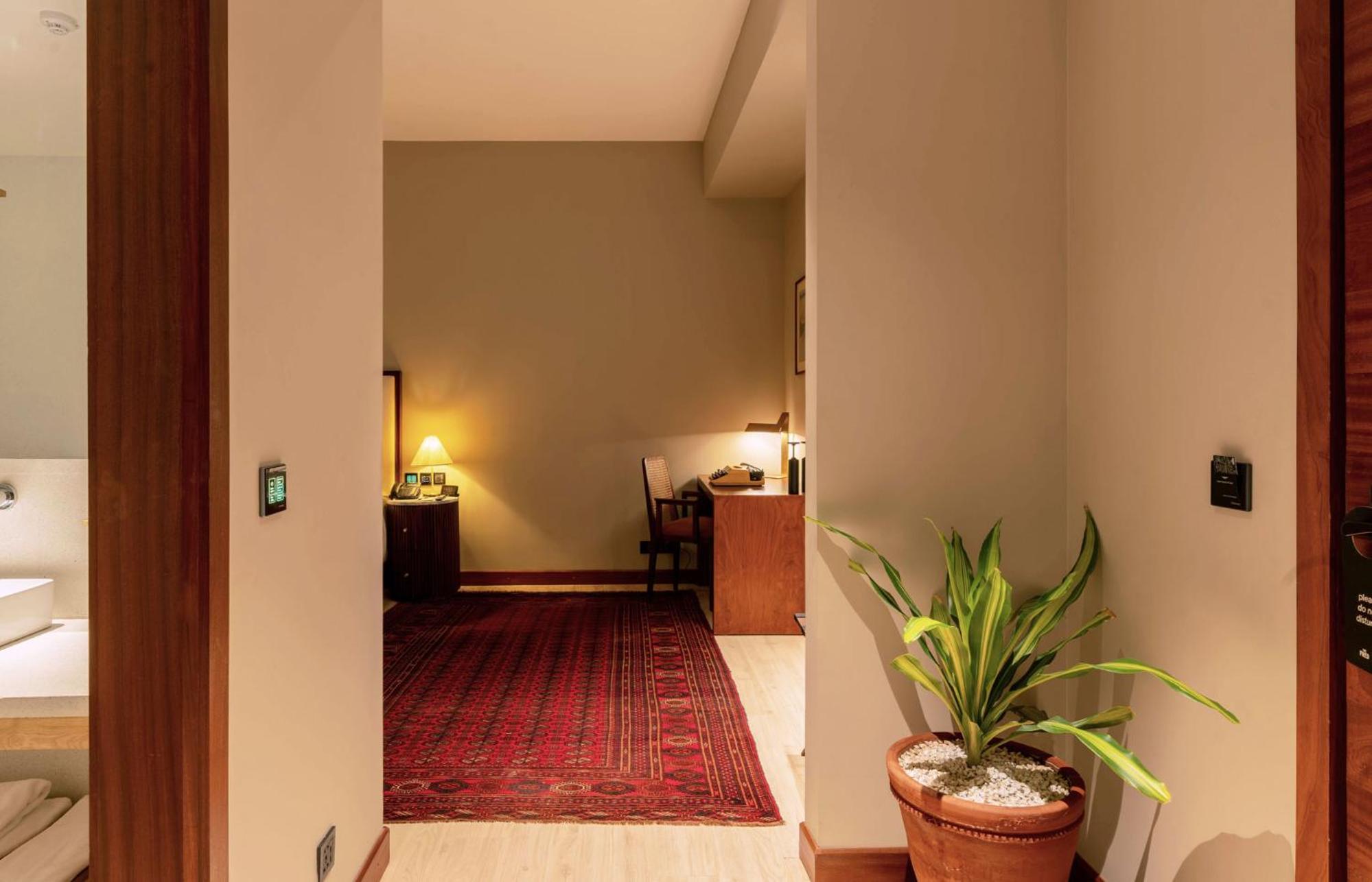 Deluxe King Suite photo 2