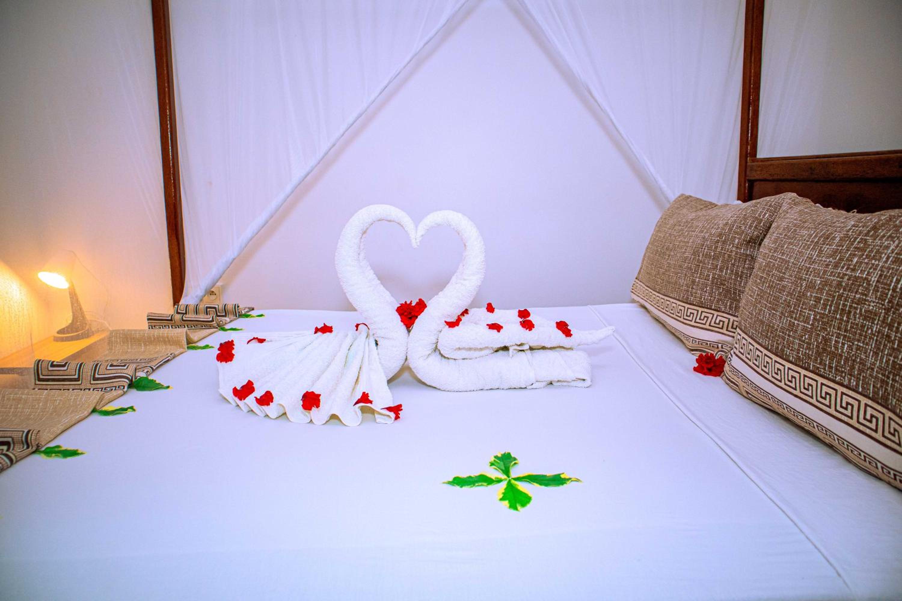 Double Room with Private Bathroom - Photo 9