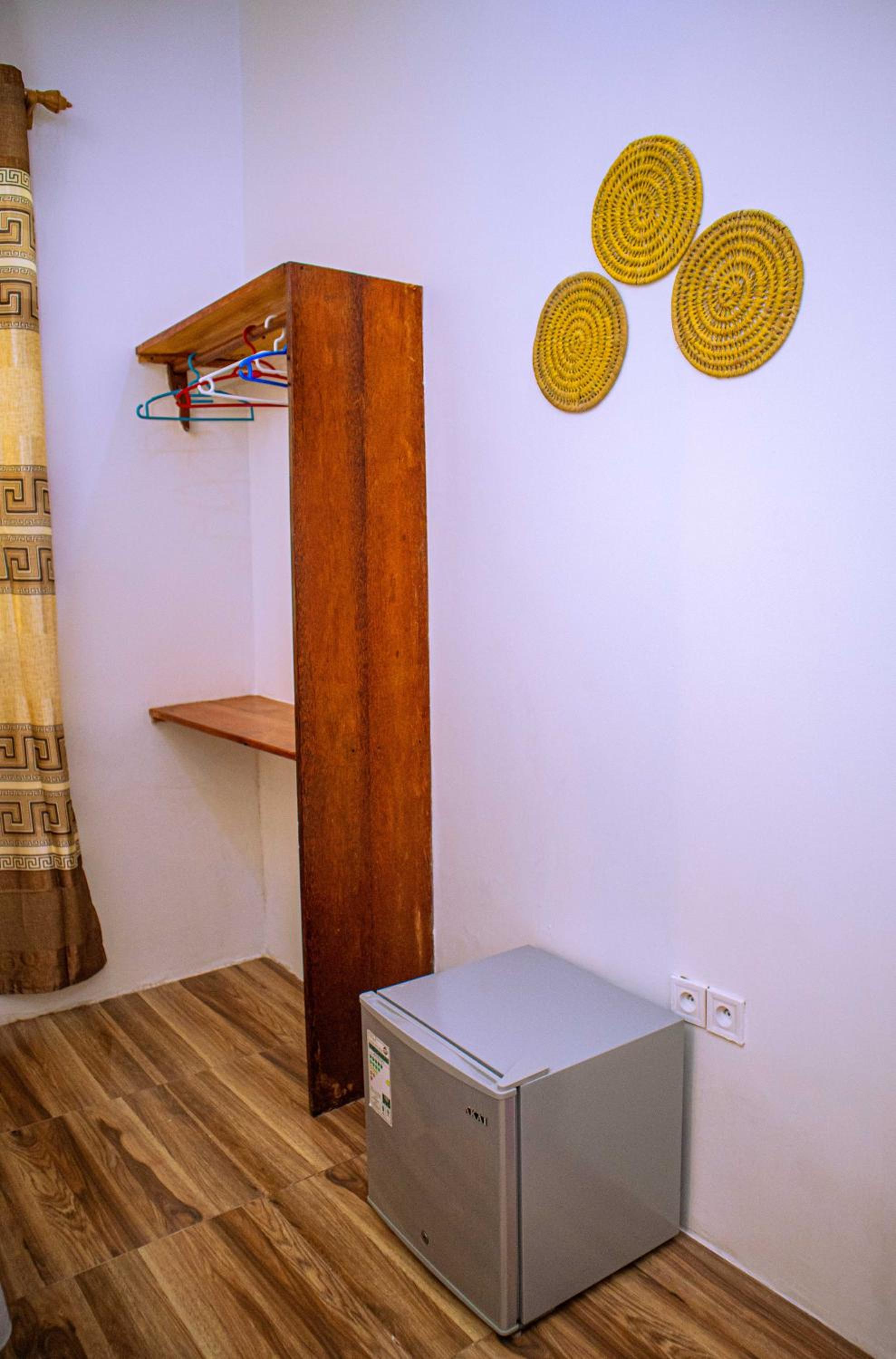 Double Room with Private Bathroom - Photo 10