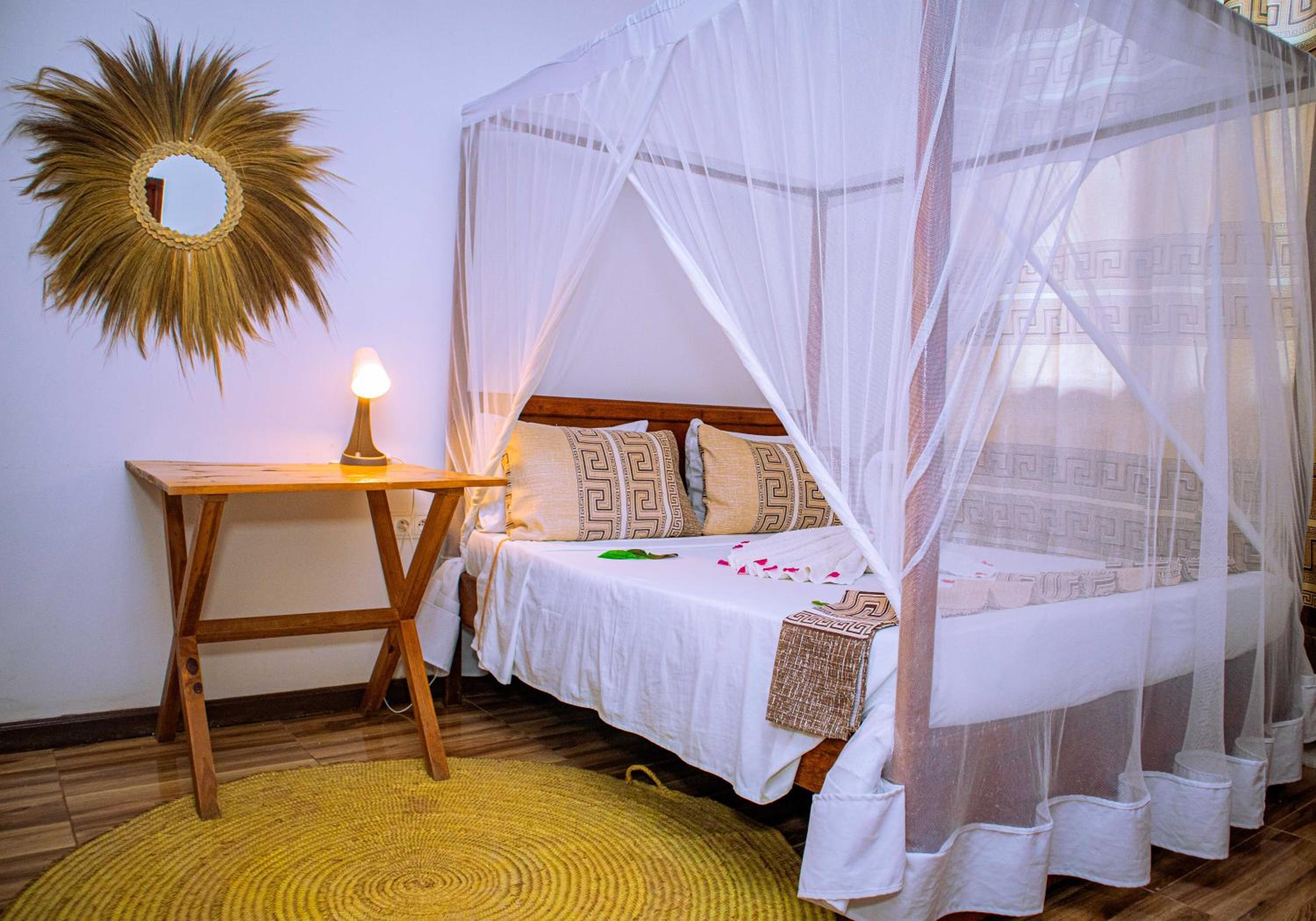 Double Room with Private Bathroom - Photo 11