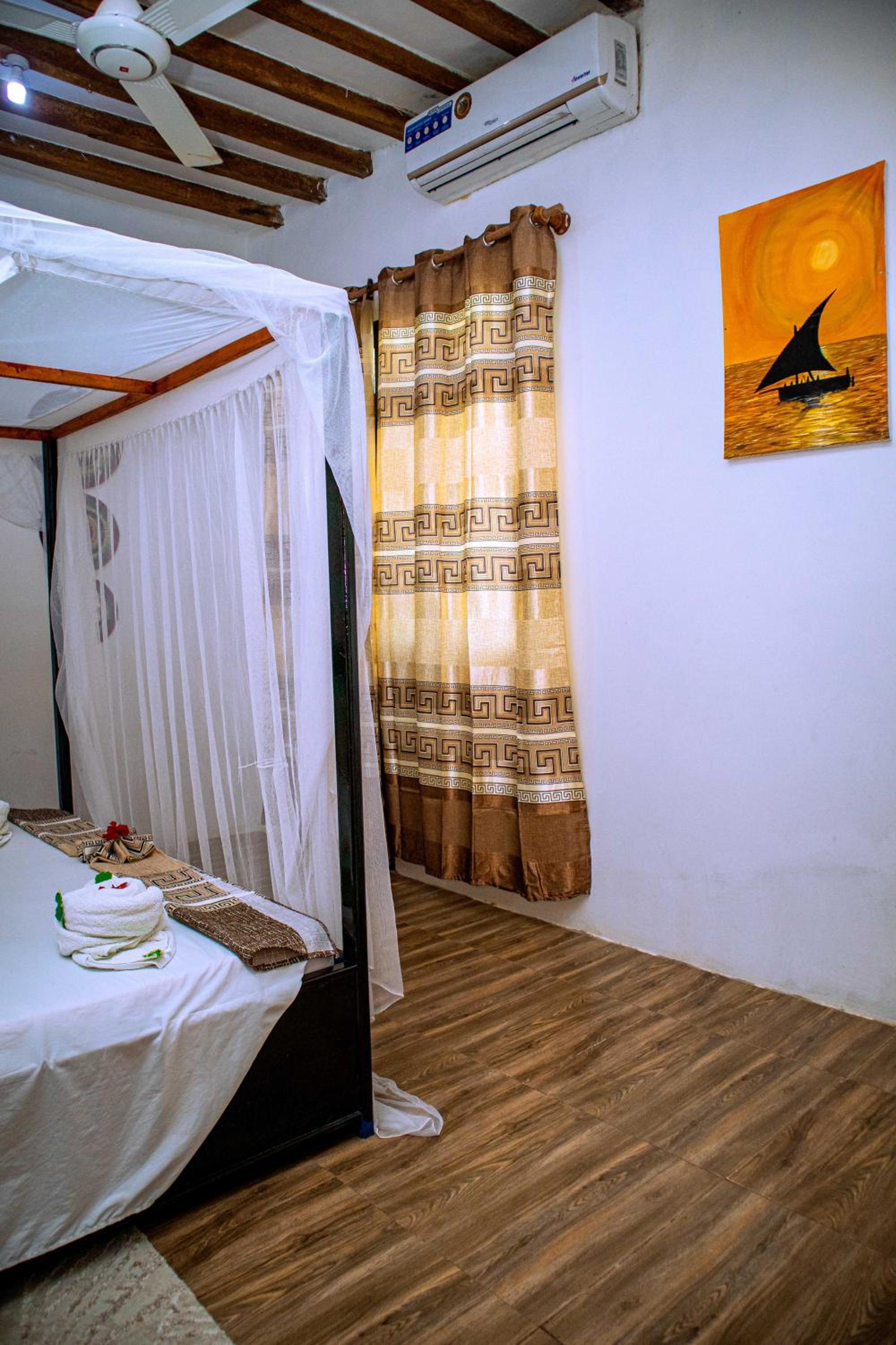 Quadruple Room - Photo 11