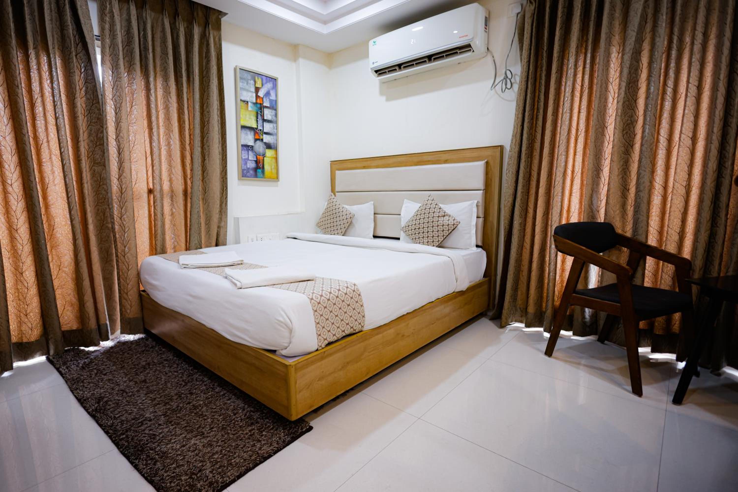 Deluxe Double Room (10% off on F&B) - Photo 9