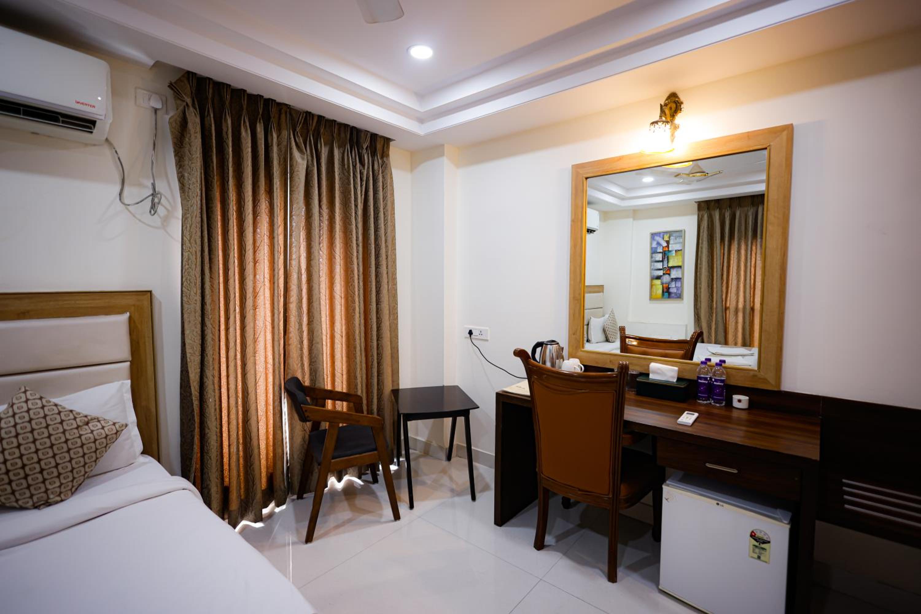 Deluxe Double Room (10% off on F&B) - Photo 2