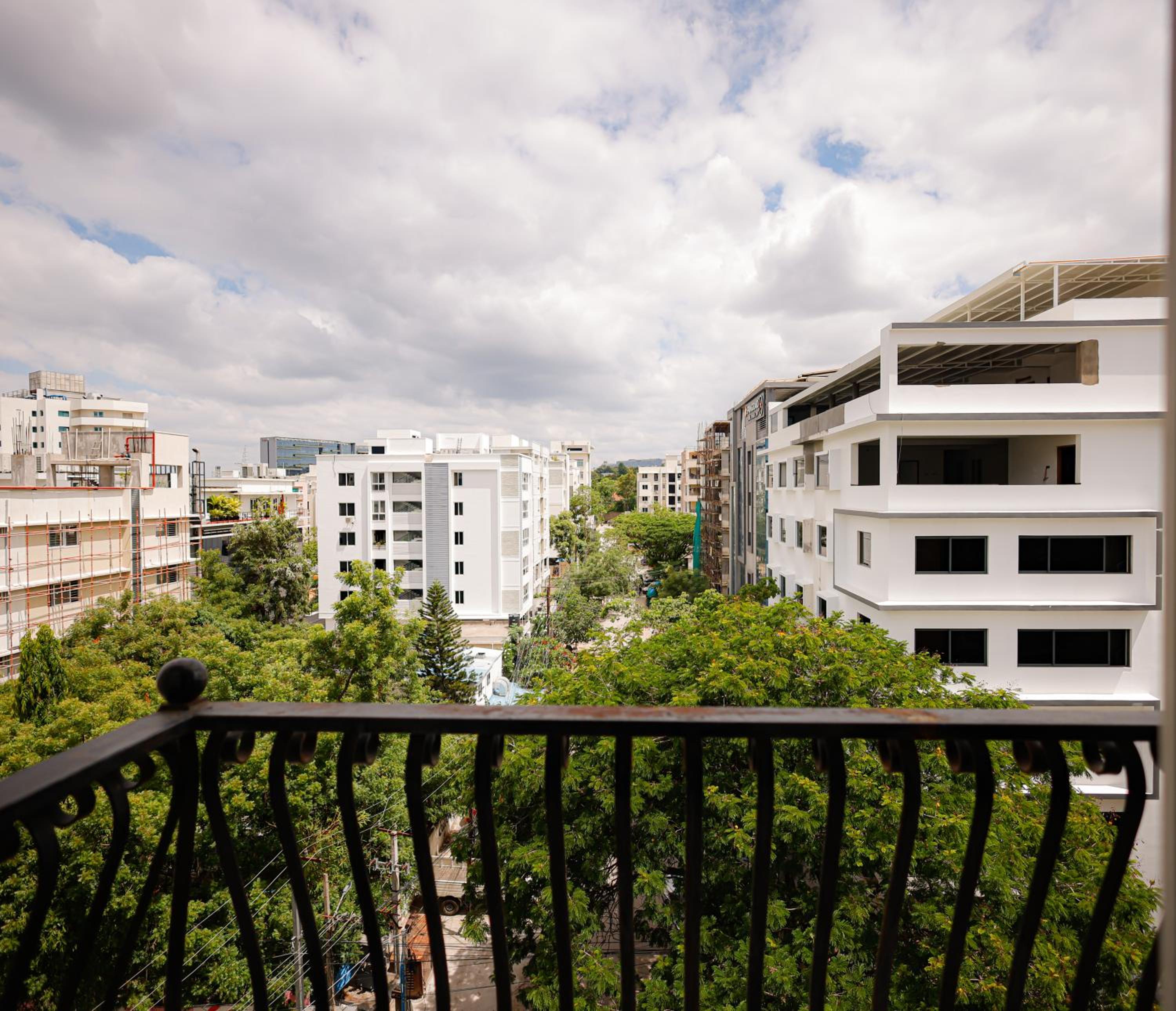 Deluxe Double Room with Balcony (10% off on F&B) - Photo 21