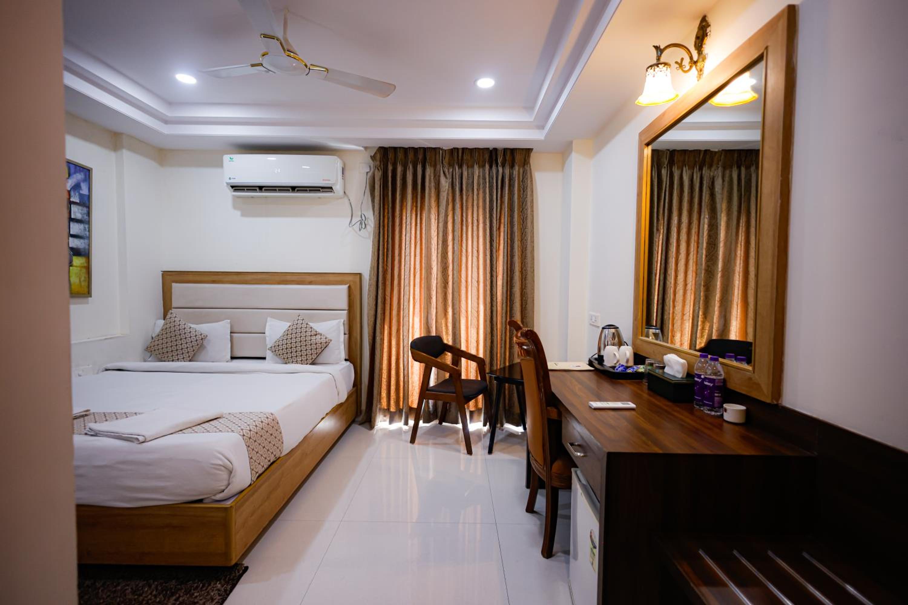 Deluxe Double Room (10% off on F&B) - Photo 7