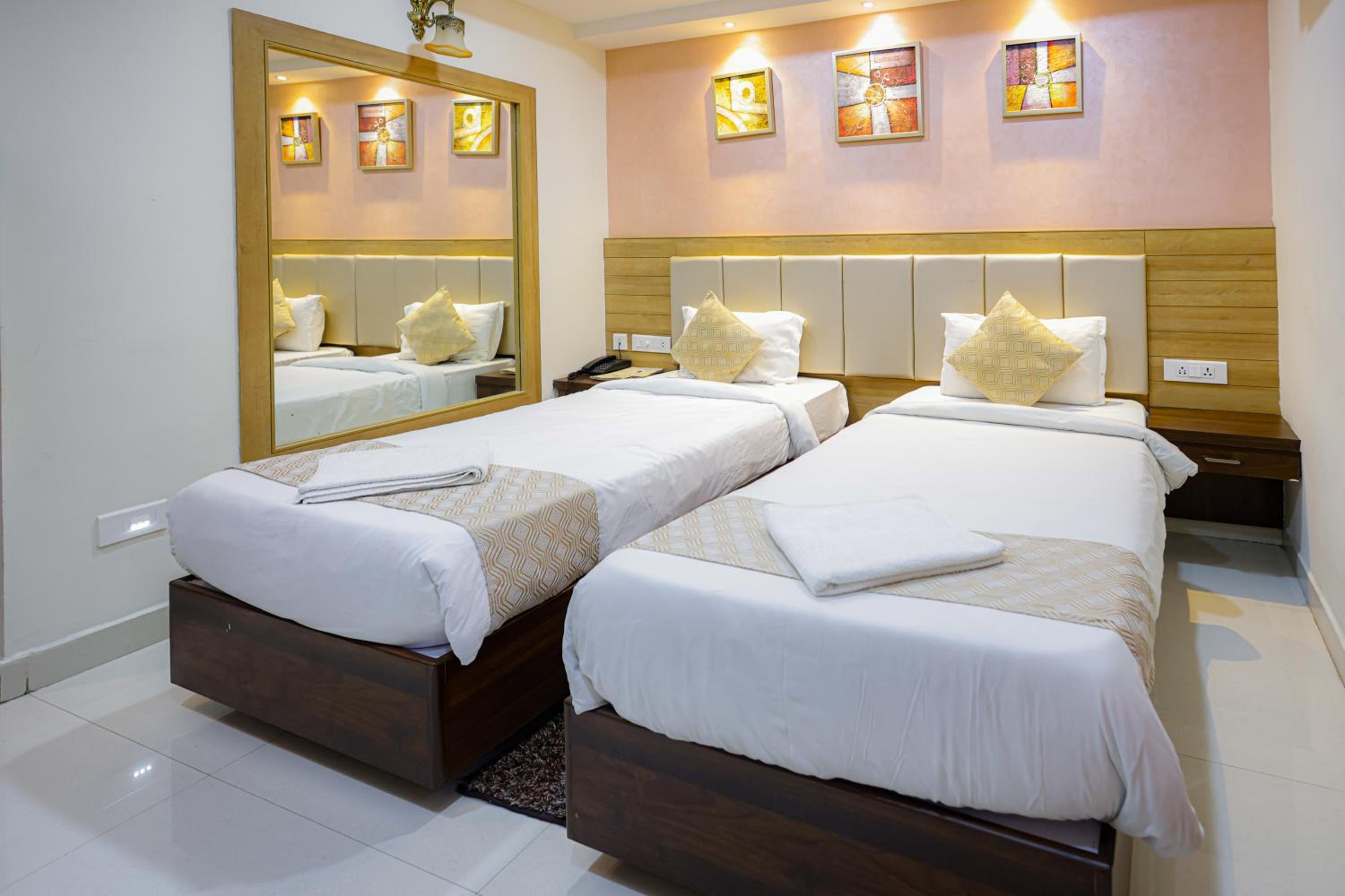 Deluxe Twin Room (10% off on F&B) - Photo 6