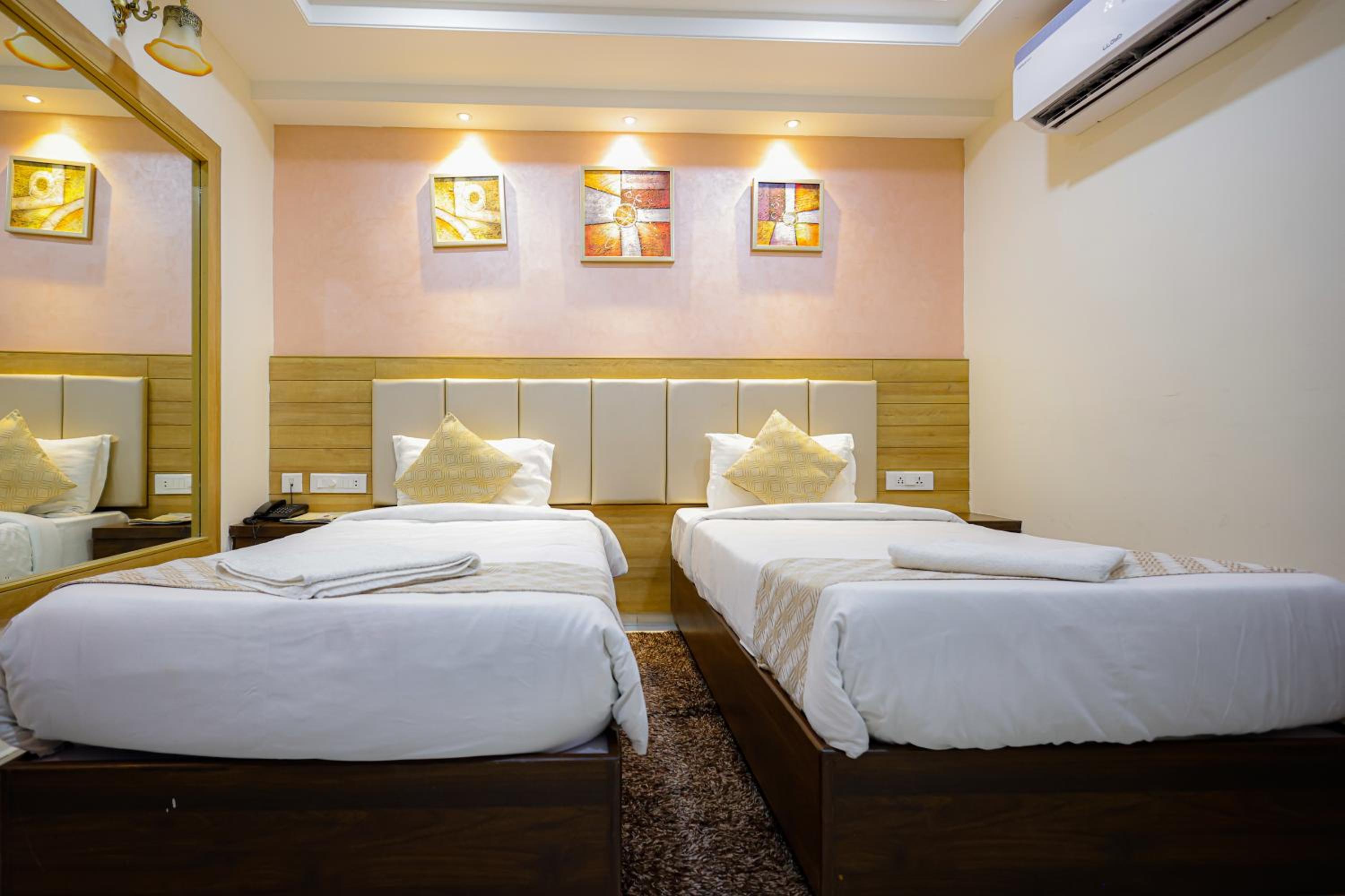 Deluxe Twin Room (10% off on F&B) - Photo 9